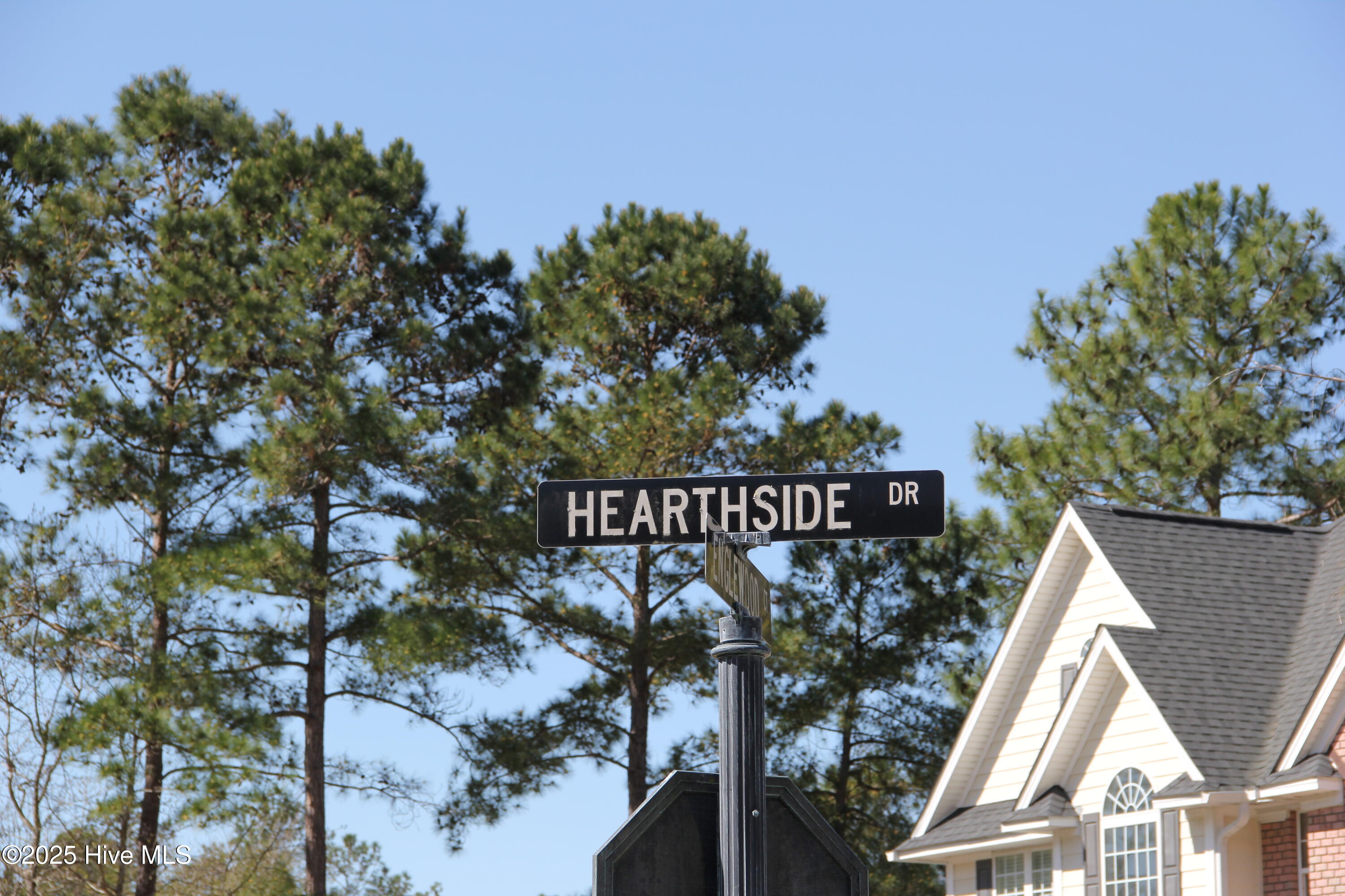 487 Hearthside Drive Property Photo 2