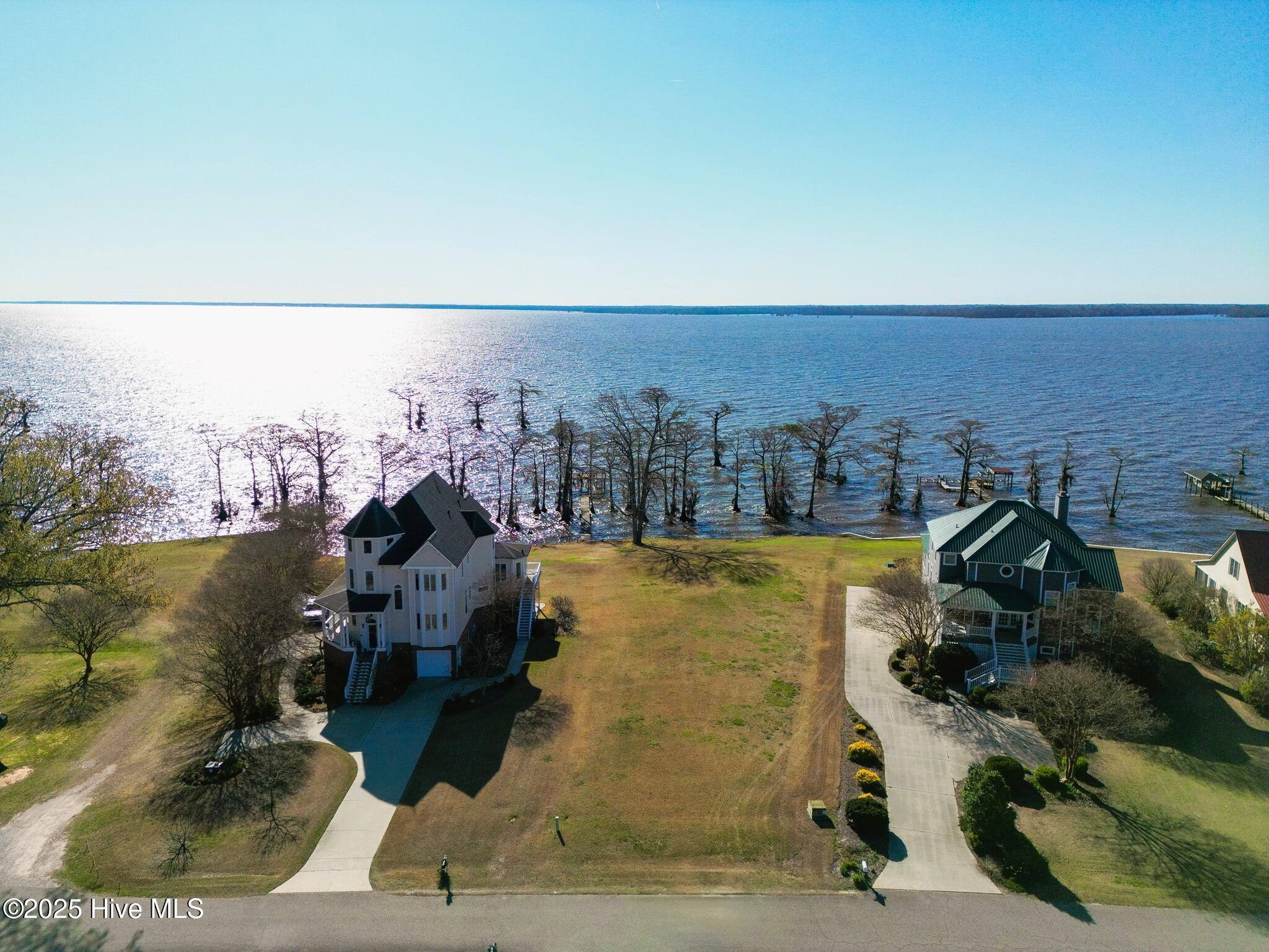 450 Batchelor Bay Drive Property Photo 4