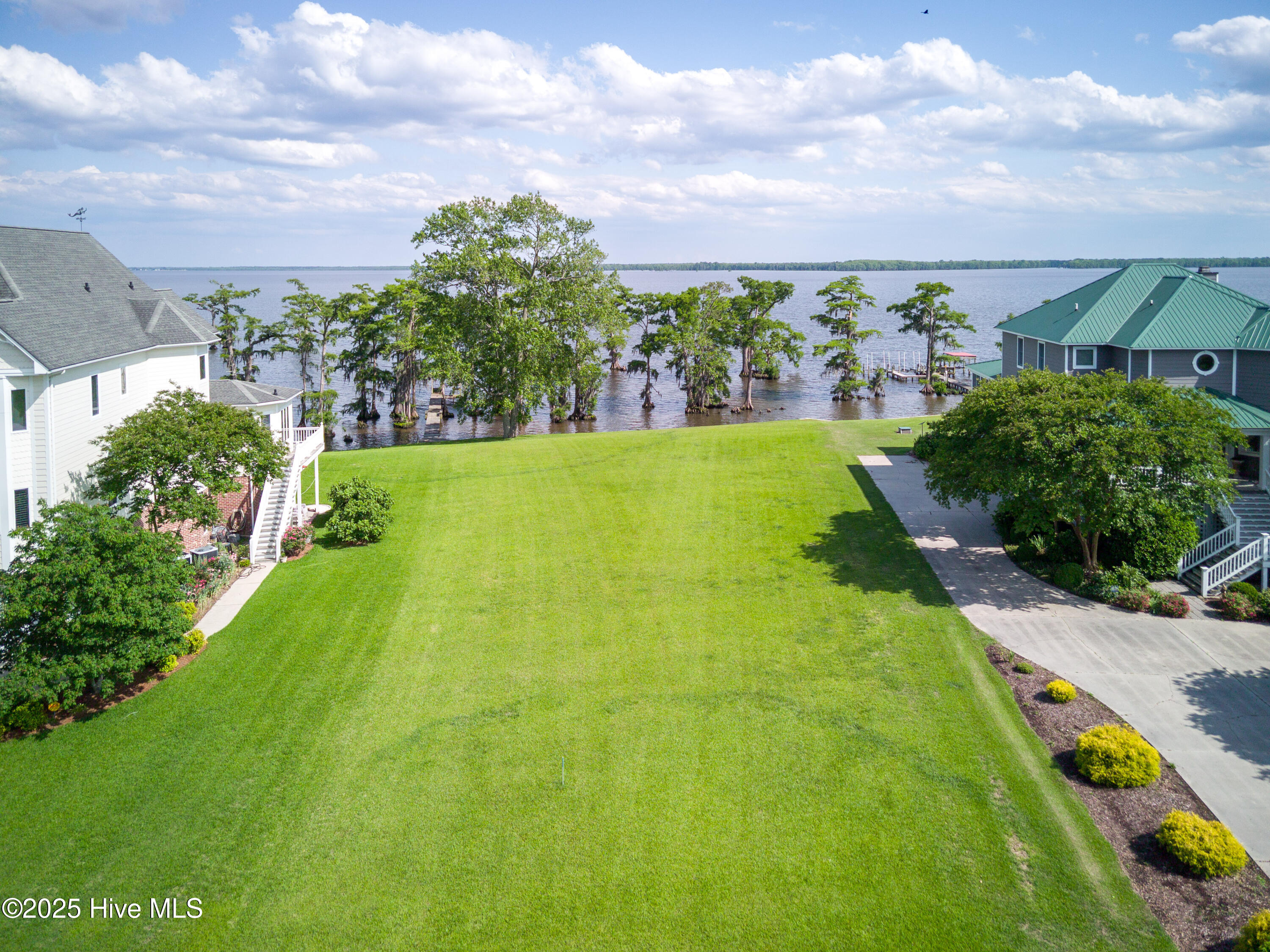 450 Batchelor Bay Drive Property Photo 5