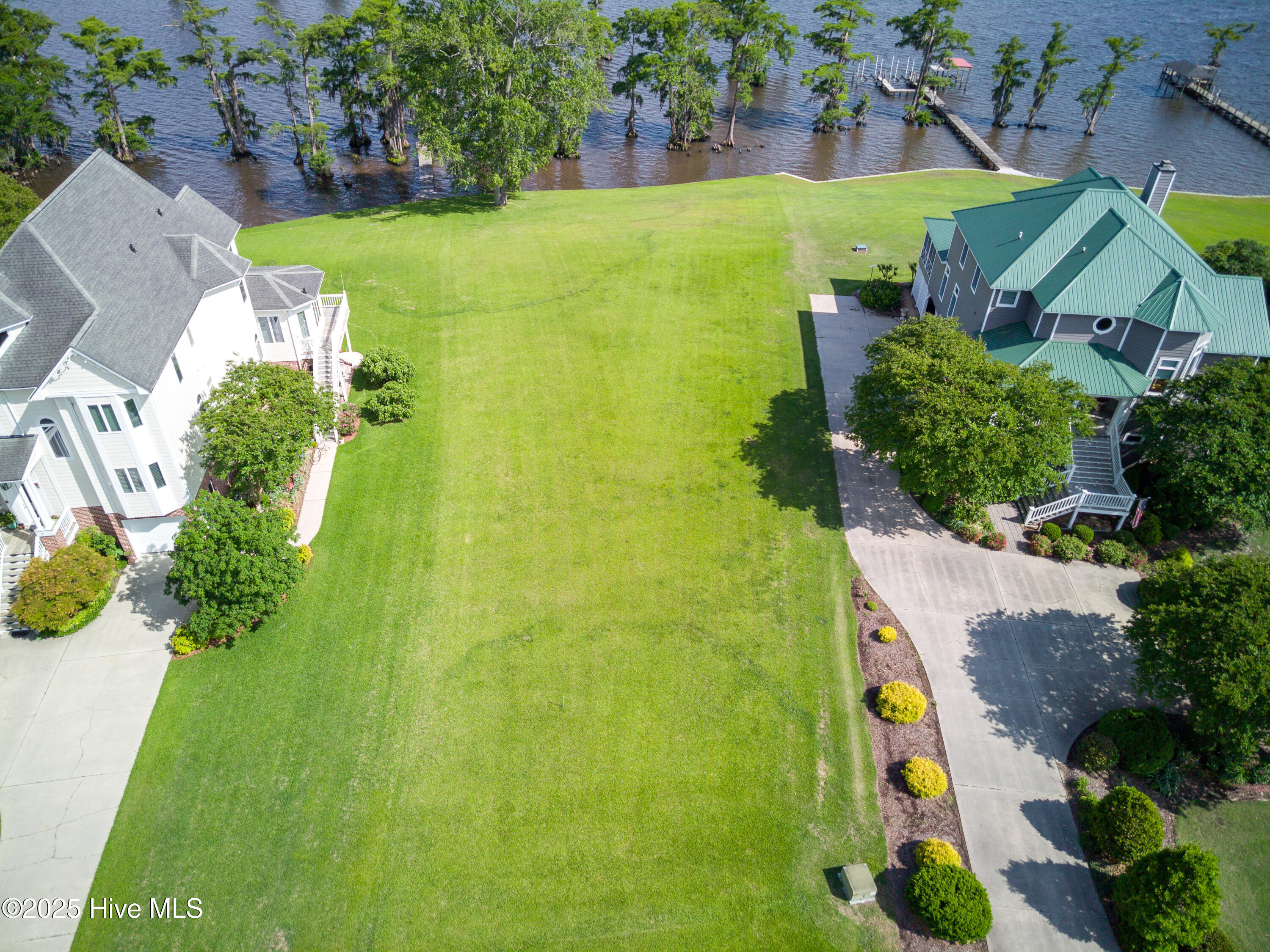 450 Batchelor Bay Drive Property Photo 6