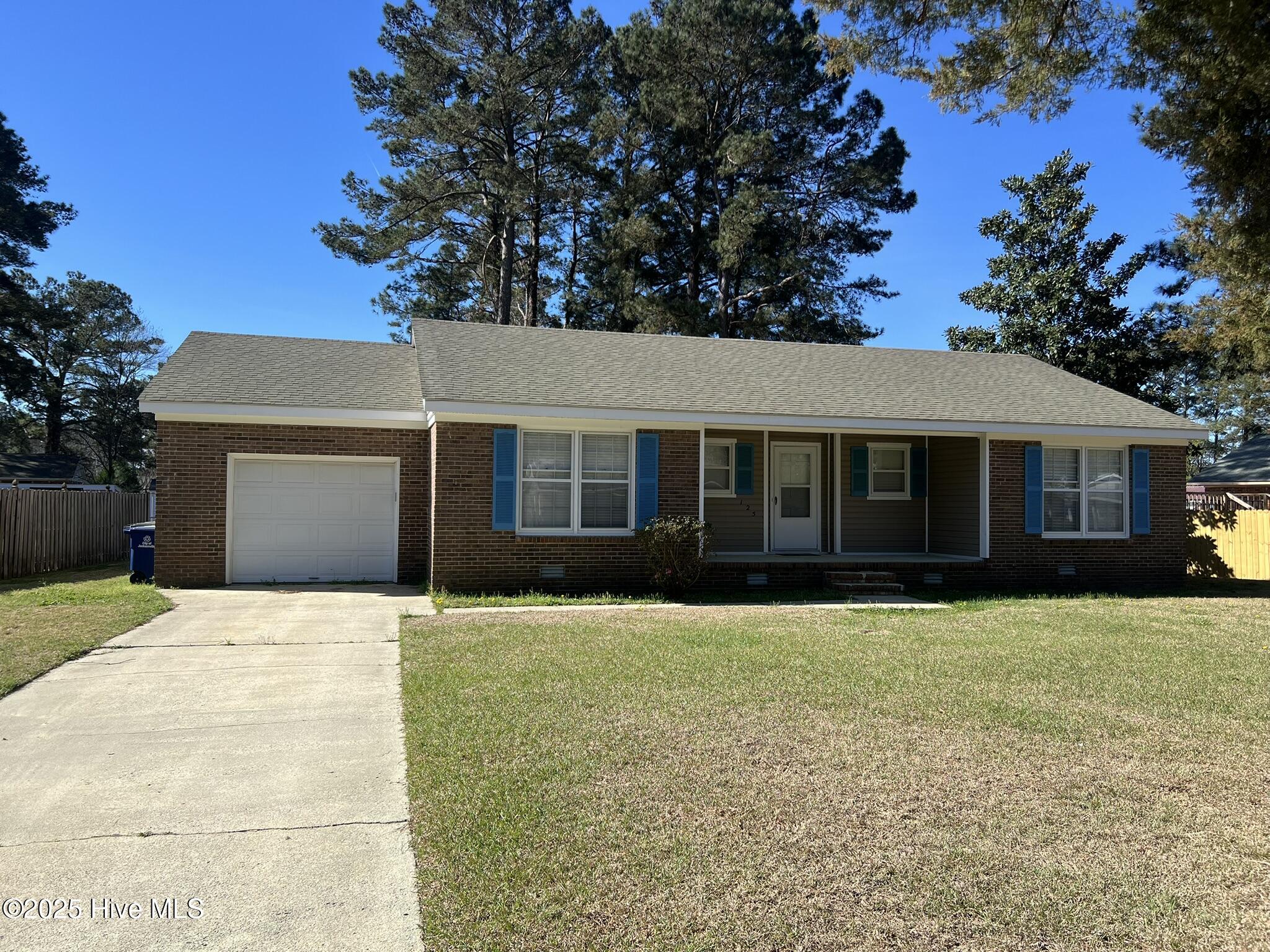 125 Carolina Circle Property Photo