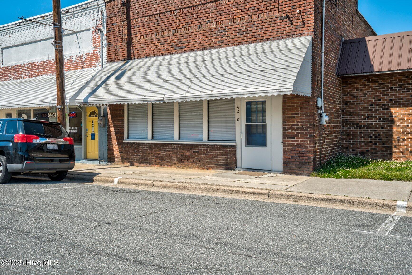6210 Main Street Property Photo