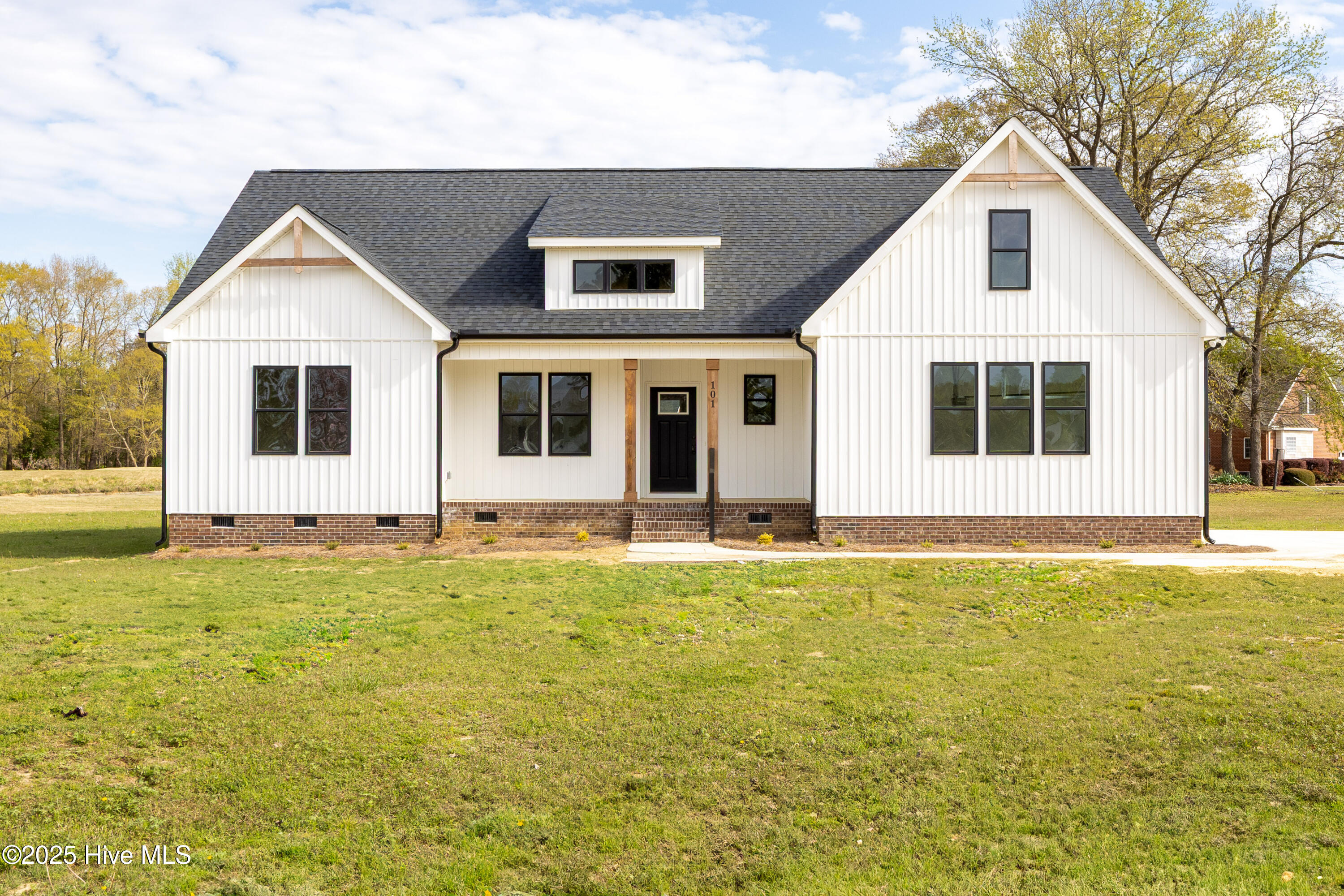 101 Sand Trap Lane Property Photo