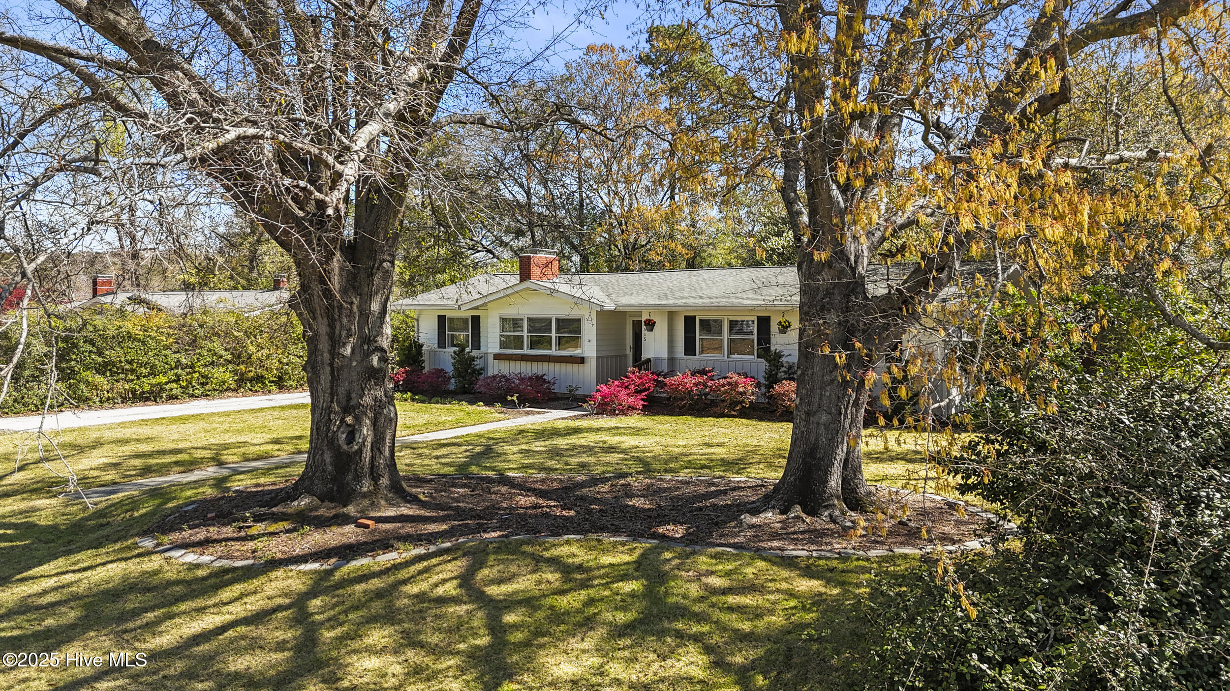 515 Larchmont Drive Property Photo