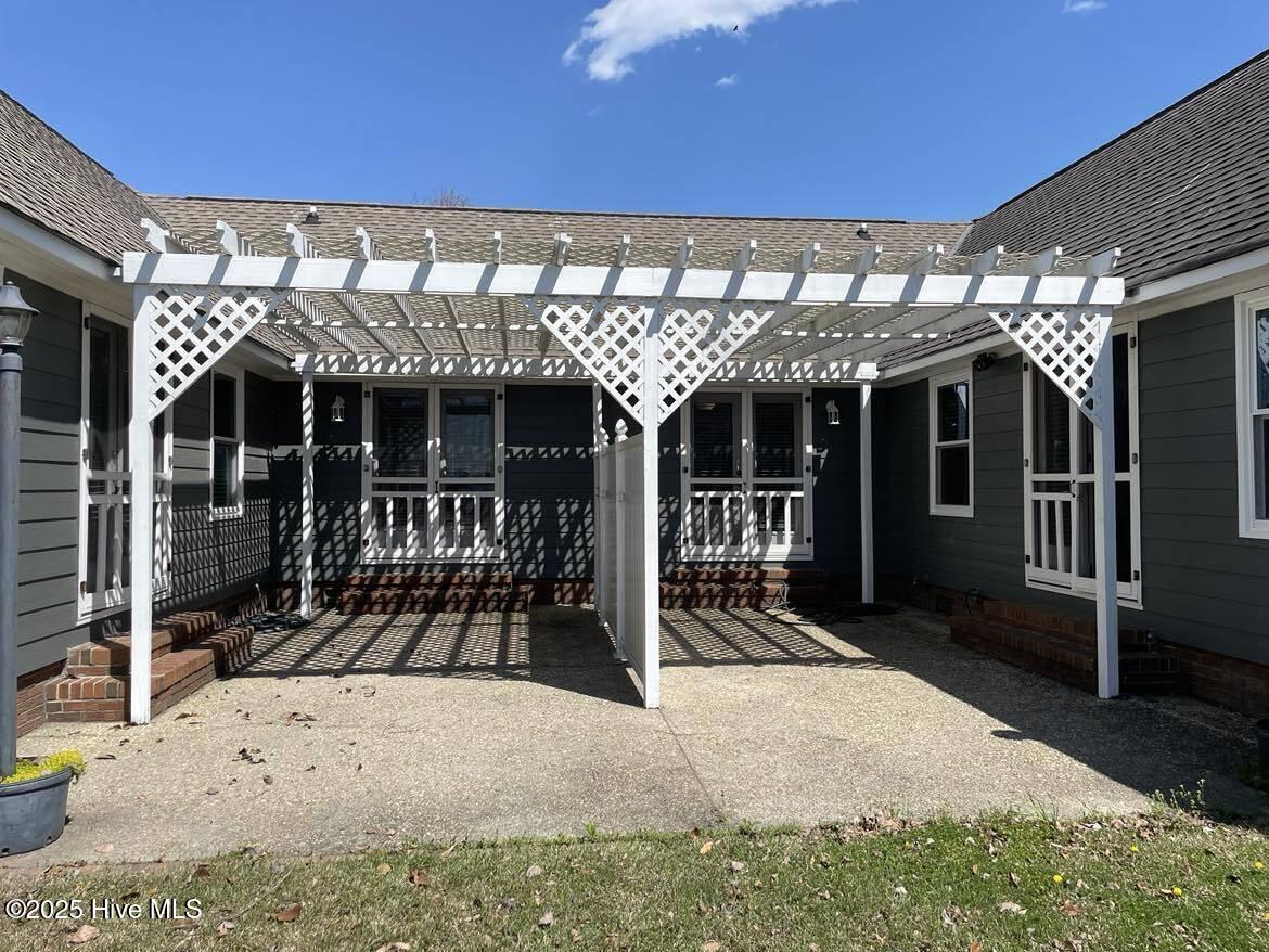 806 Bay Tree Drive Property Photo 3