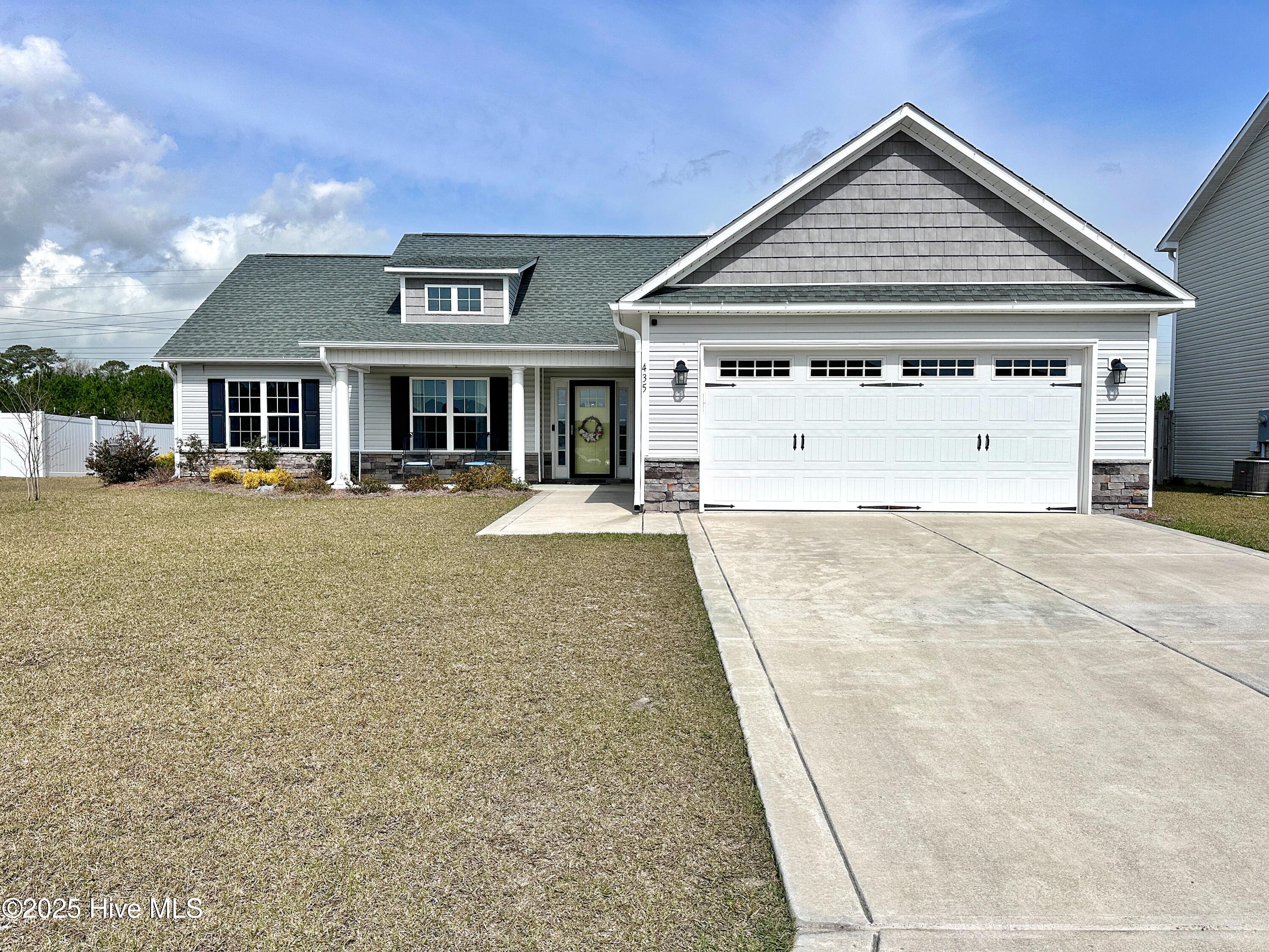 435 Worsley Way Property Photo 1