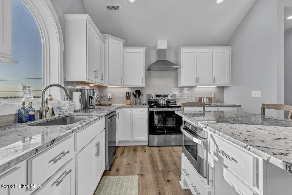 4254 Island Drive Property Photo 8