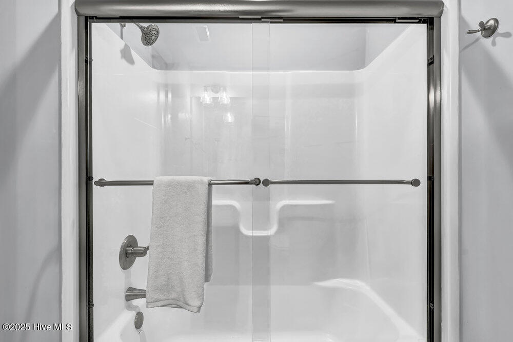 4254 Island Drive Property Photo 17