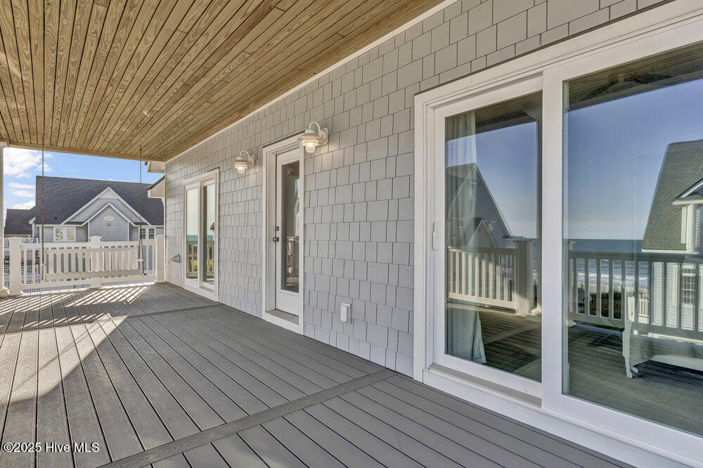 4254 Island Drive Property Photo 45