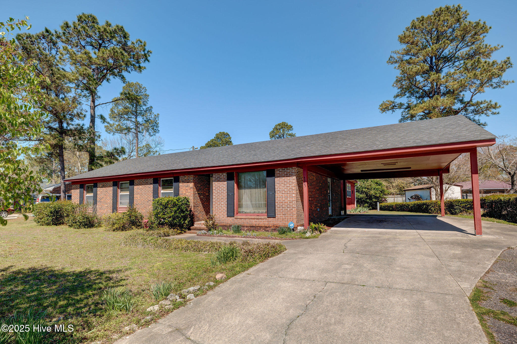 4905 Acres Drive Property Photo