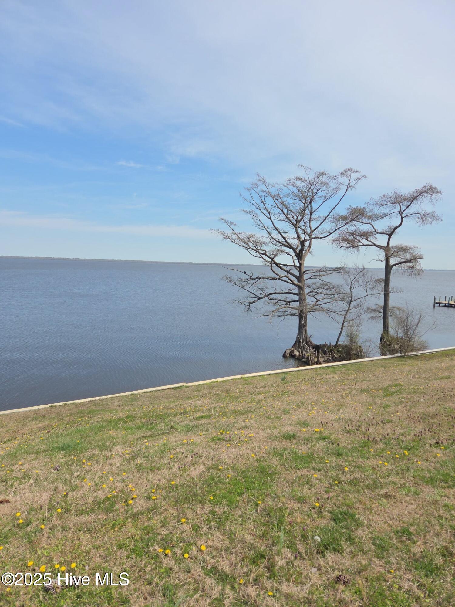 110 & 112 Rockfish Run Property Photo 2