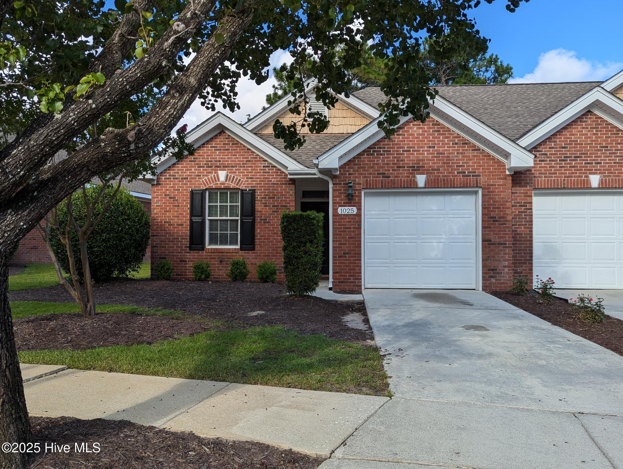 1025 Avenshire Circle Property Photo