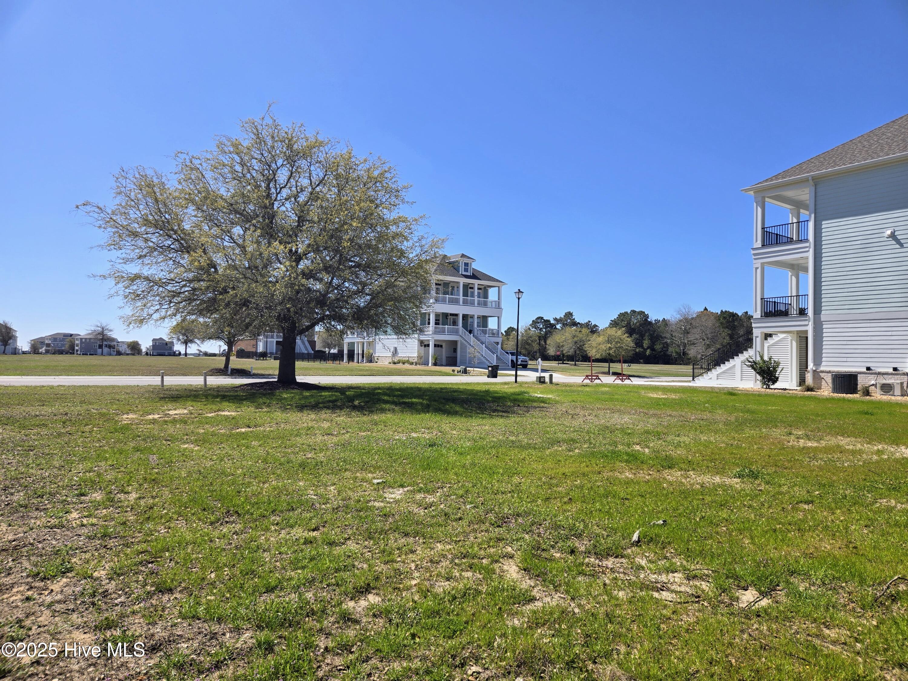 216 Colleton Square Property Photo 2