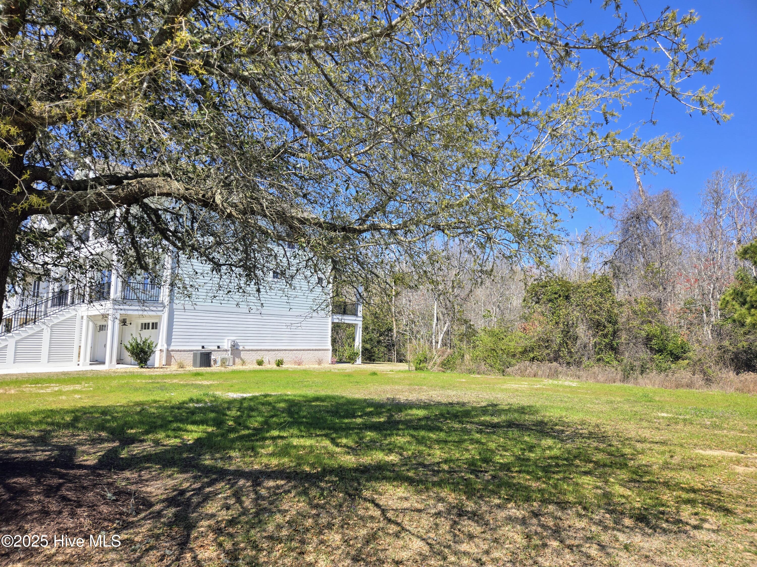 216 Colleton Square Property Photo 3
