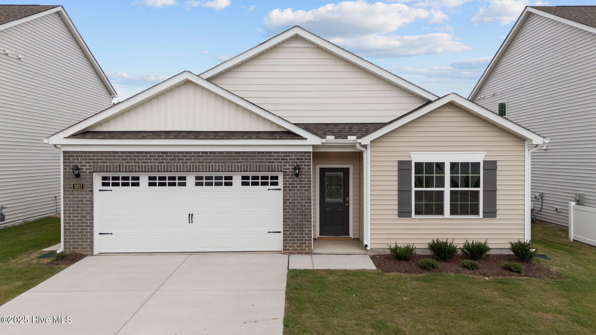 1021 Middlecrest Drive Property Photo 1