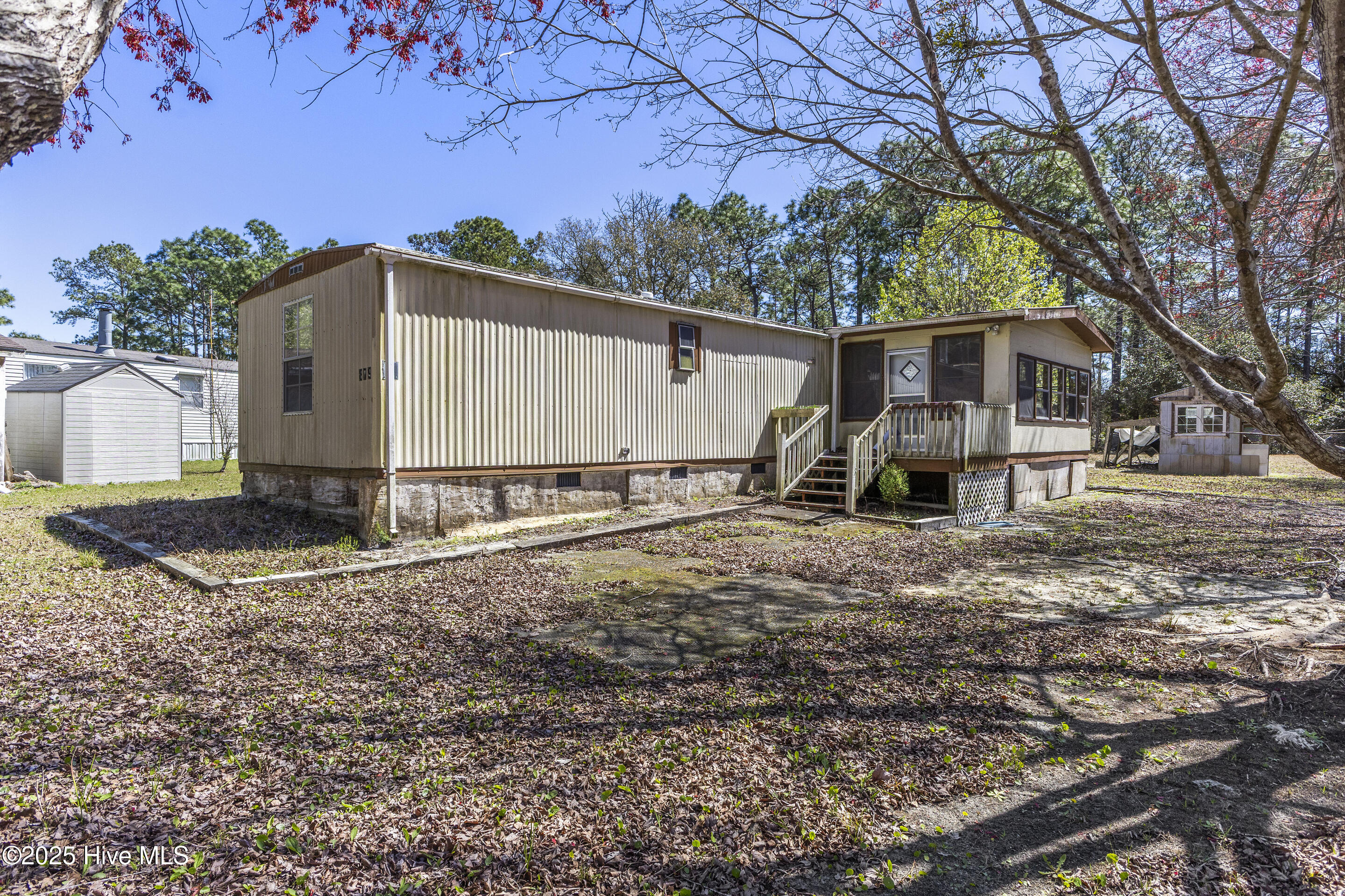 879 Boxwood Lane Property Photo 3