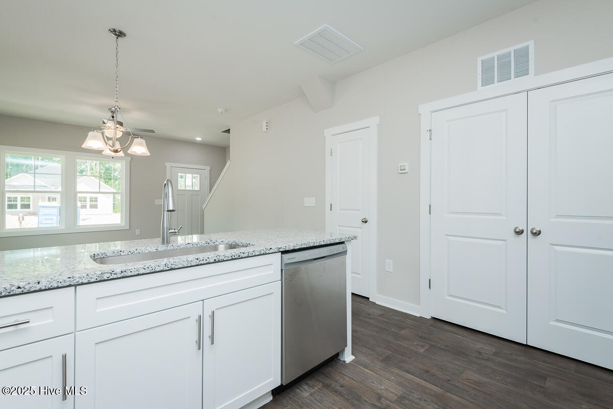 136 Ambergate Court Property Photo 6