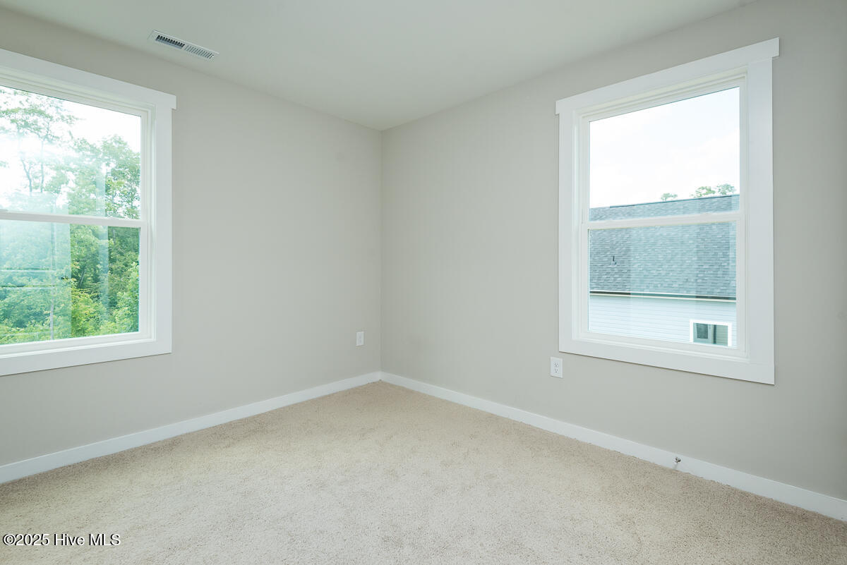 136 Ambergate Court Property Photo 14