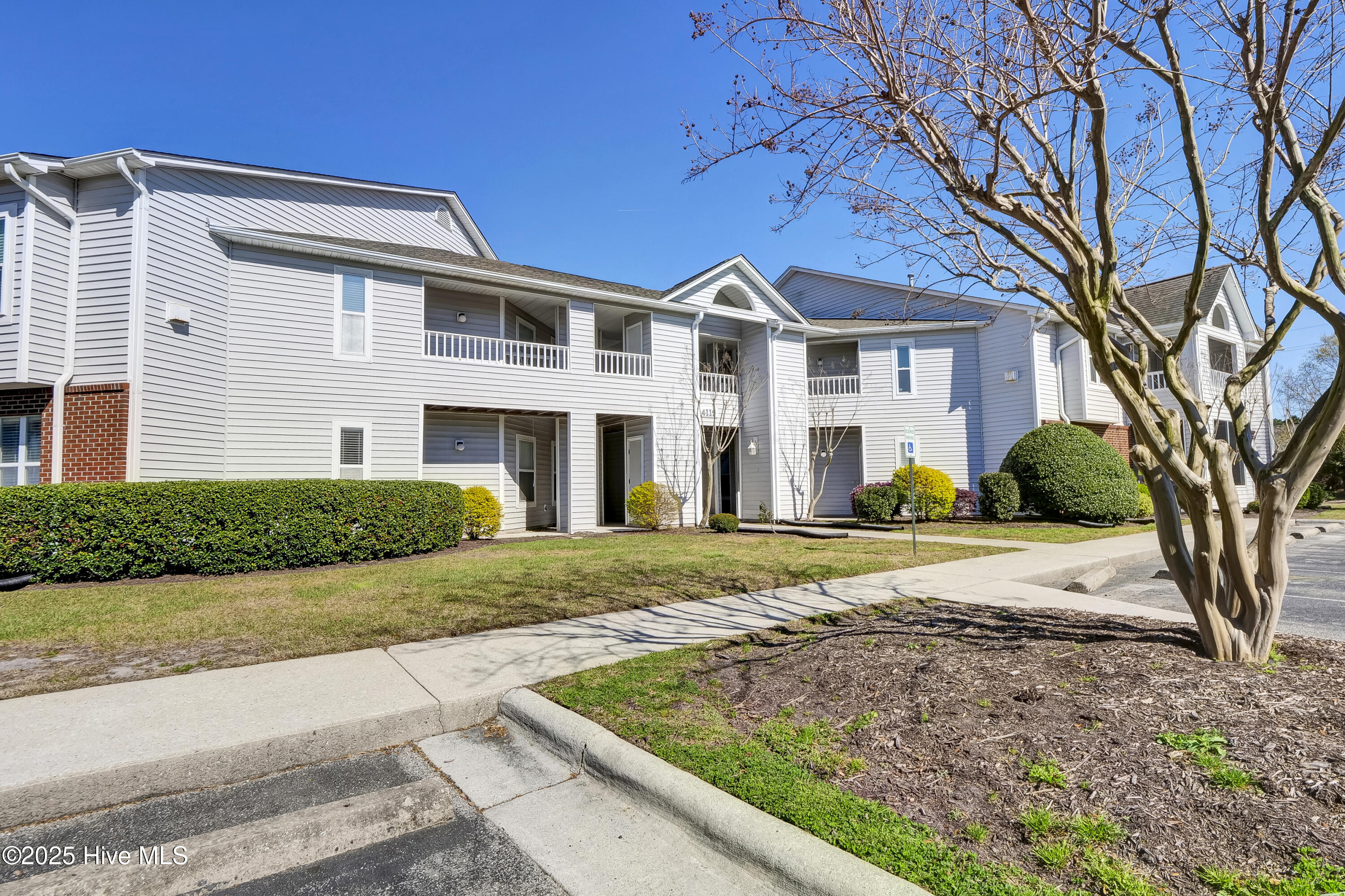 4119 Breezewood Drive Apt 104 Property Photo