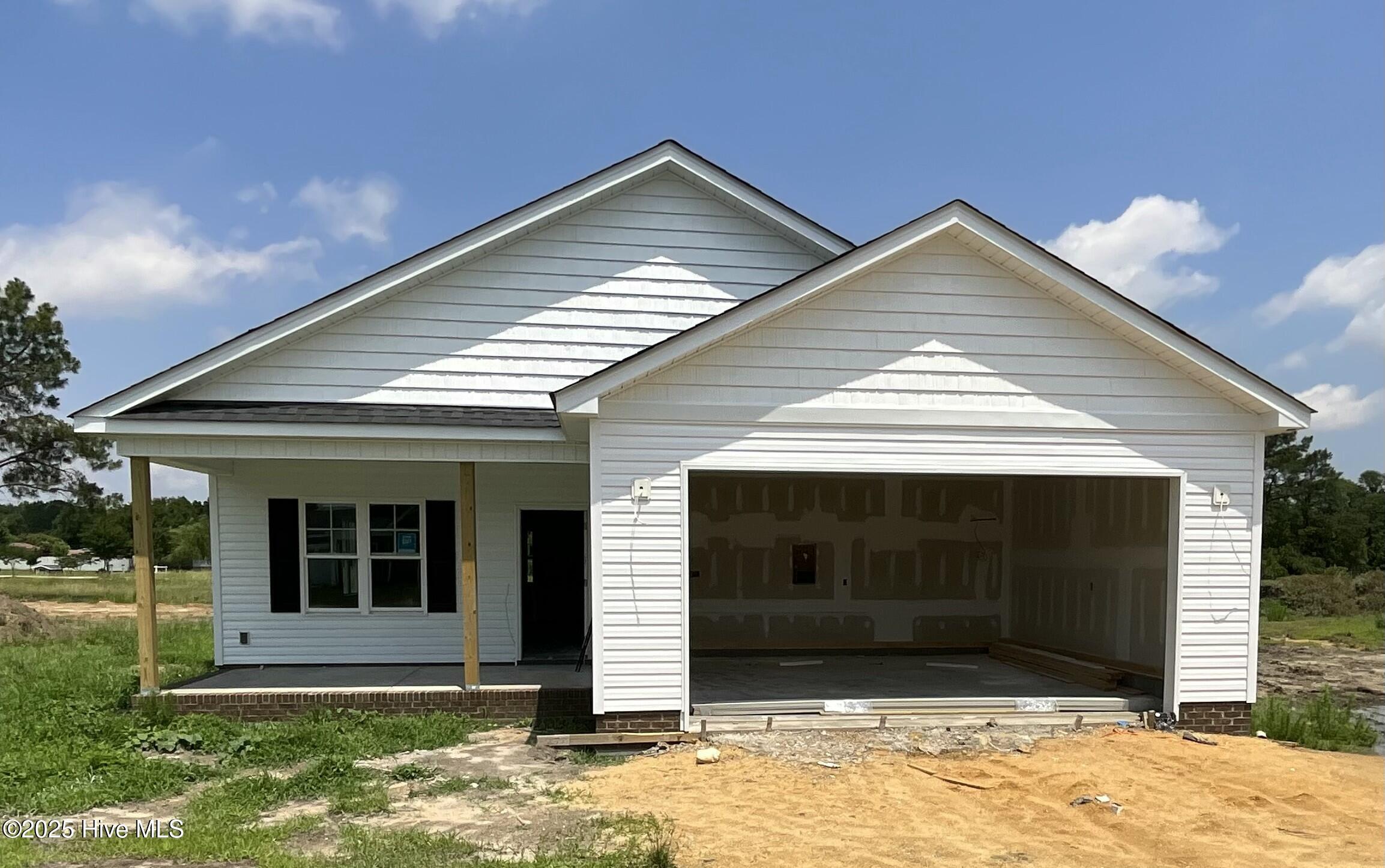 101 E Sillinger Drive Property Photo 1