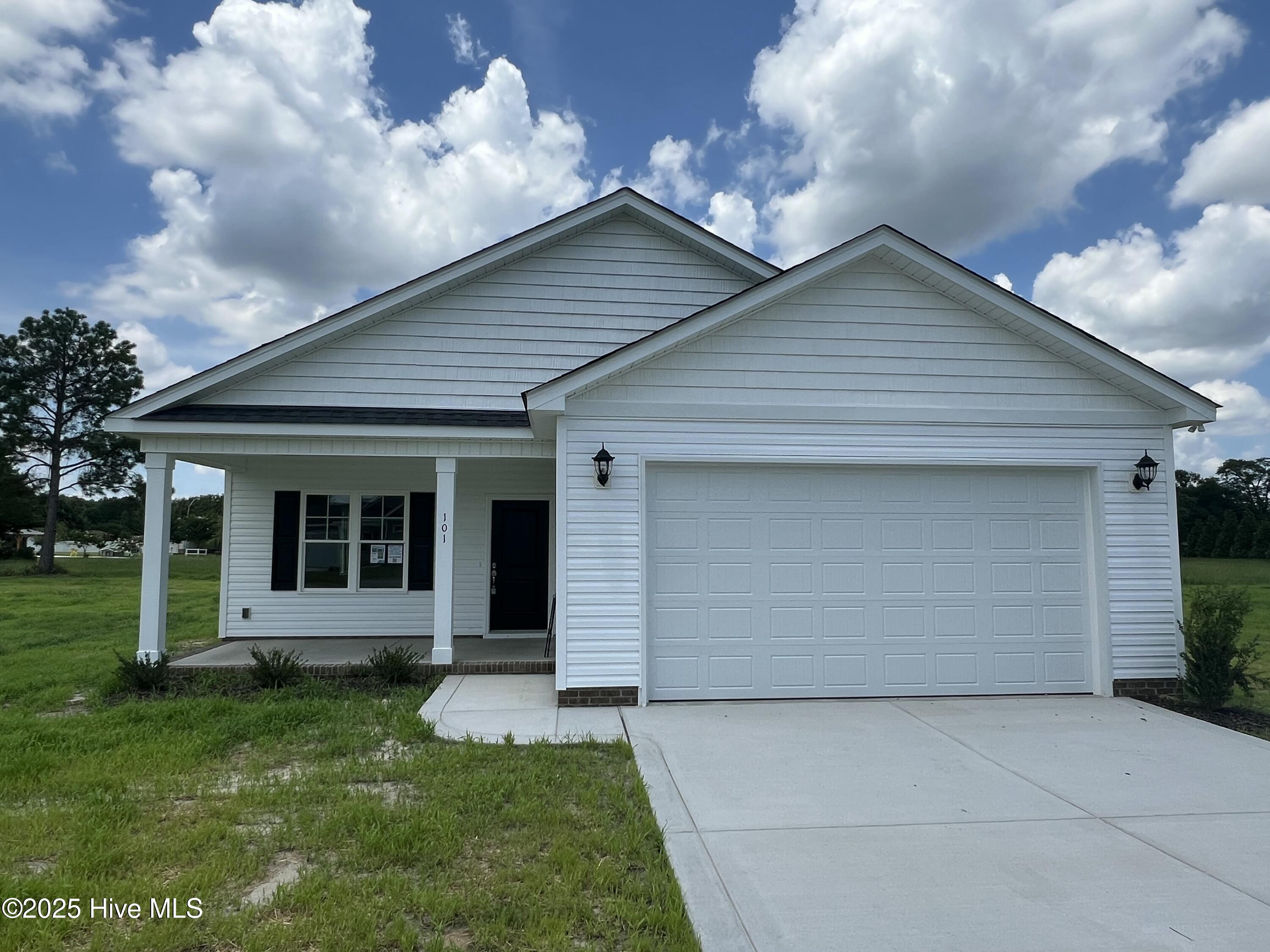 101 E Sillinger Drive Property Photo 1