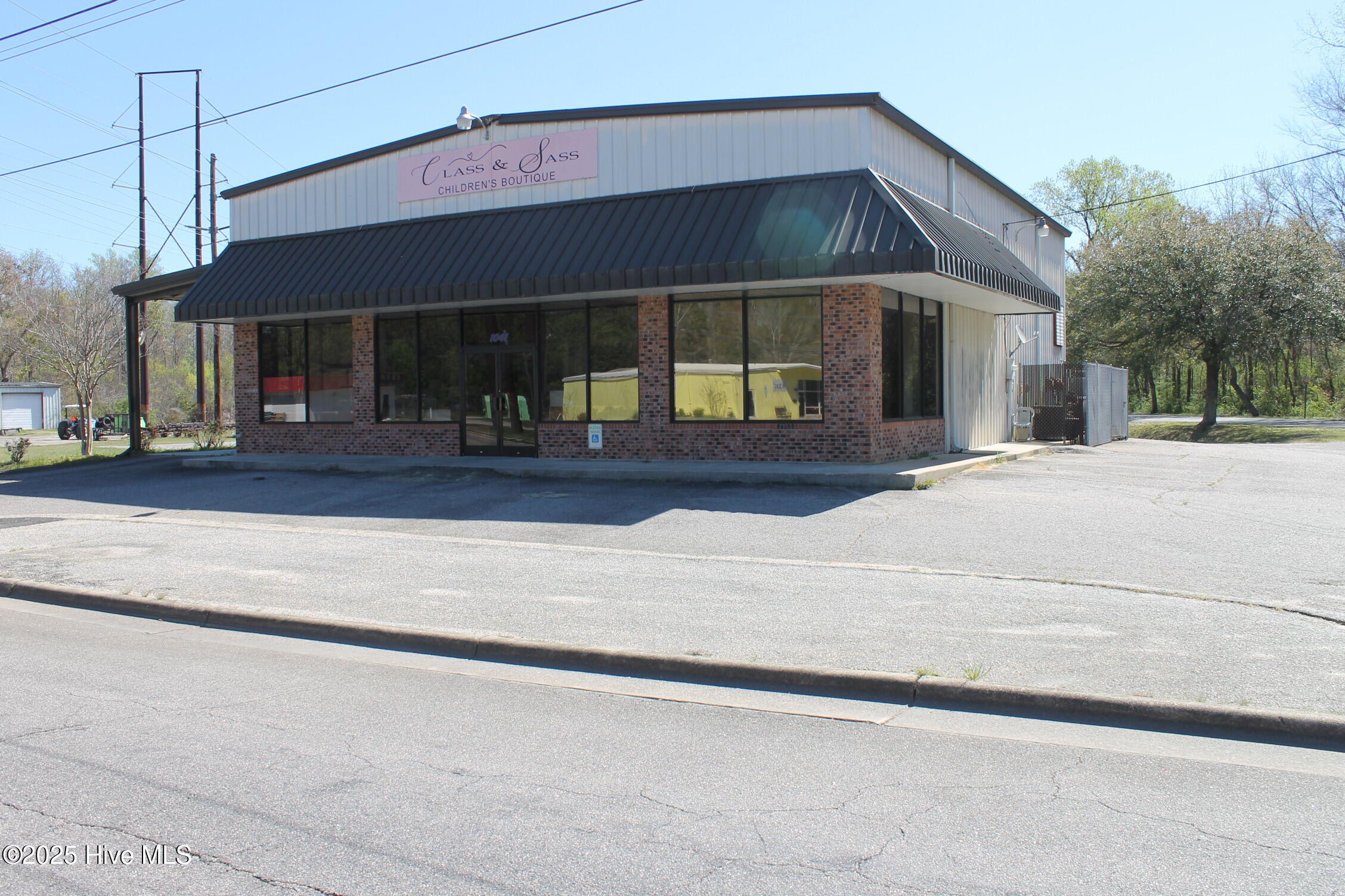 1041 S Madison Street Property Photo 2