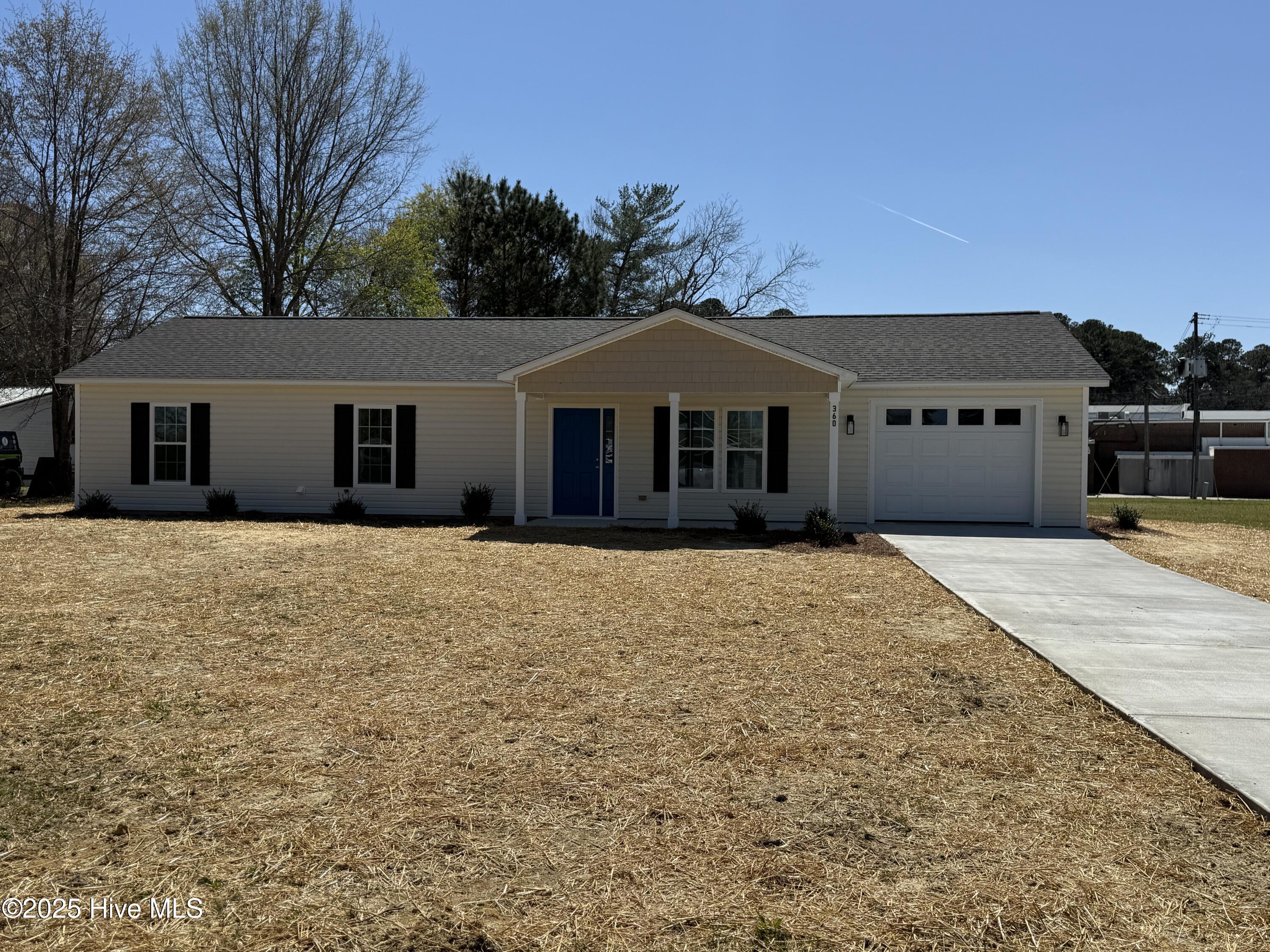 360 Oak Street Property Photo