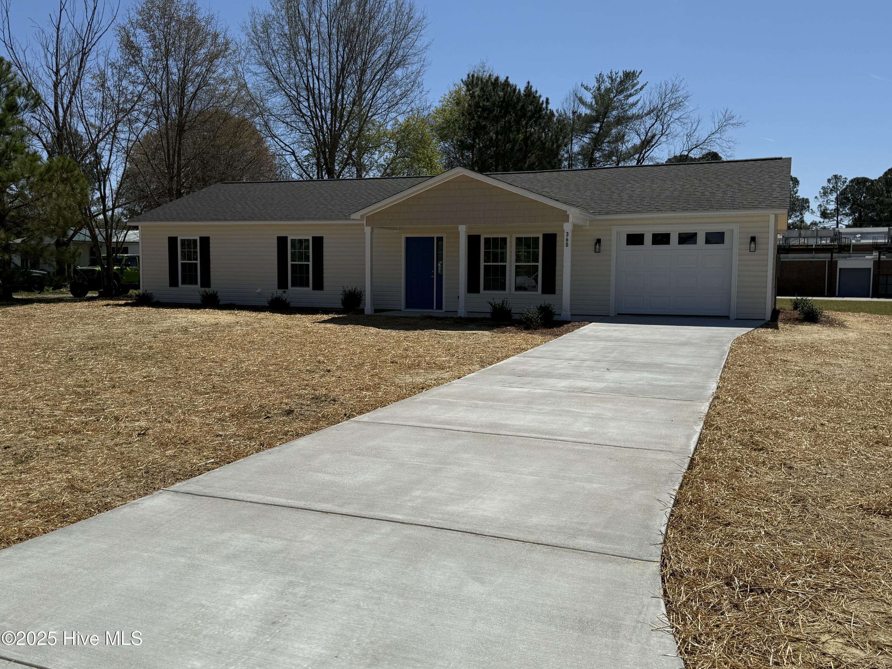 360 Oak Street Property Photo 2