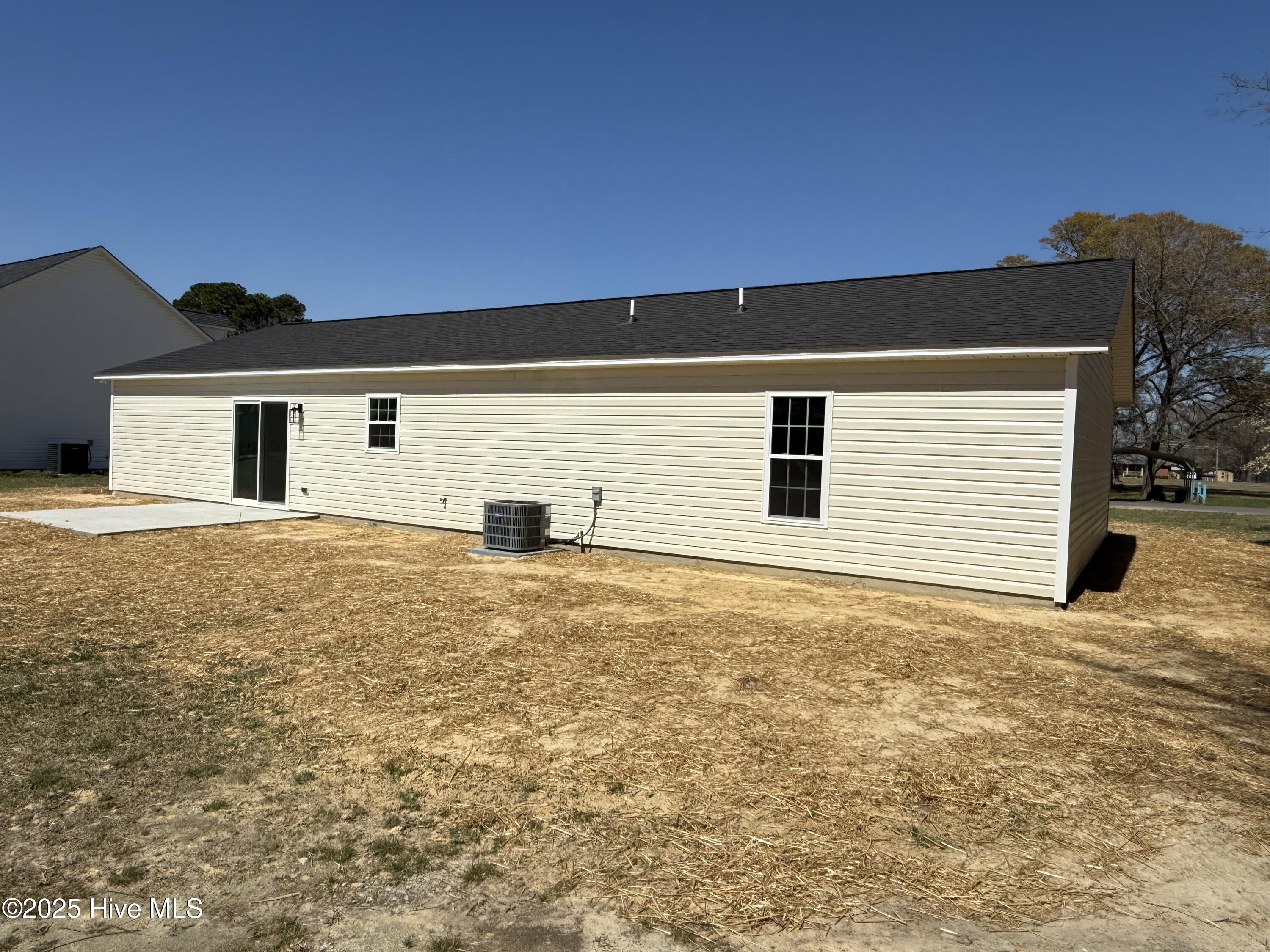360 Oak Street Property Photo 4