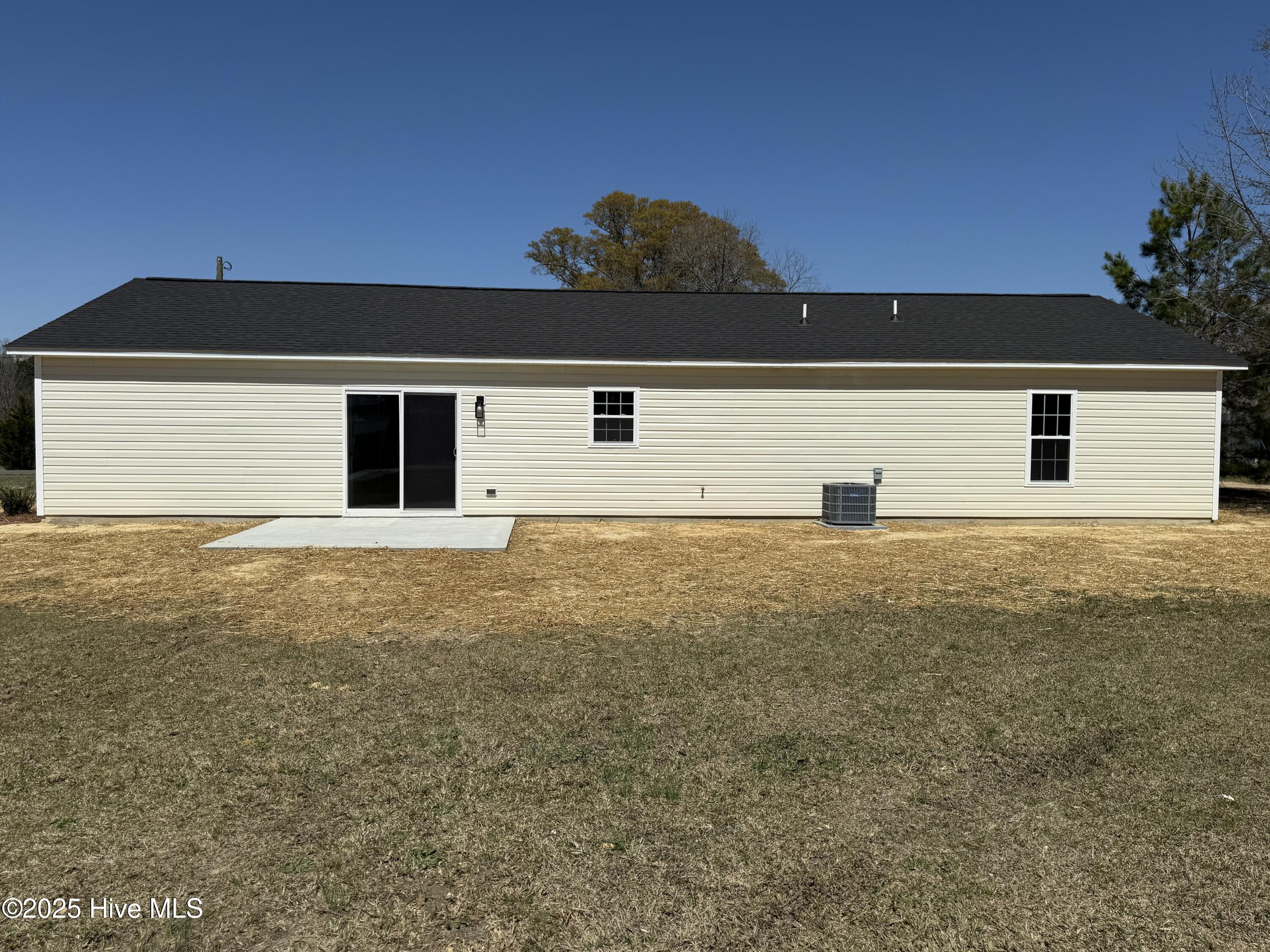 360 Oak Street Property Photo 5
