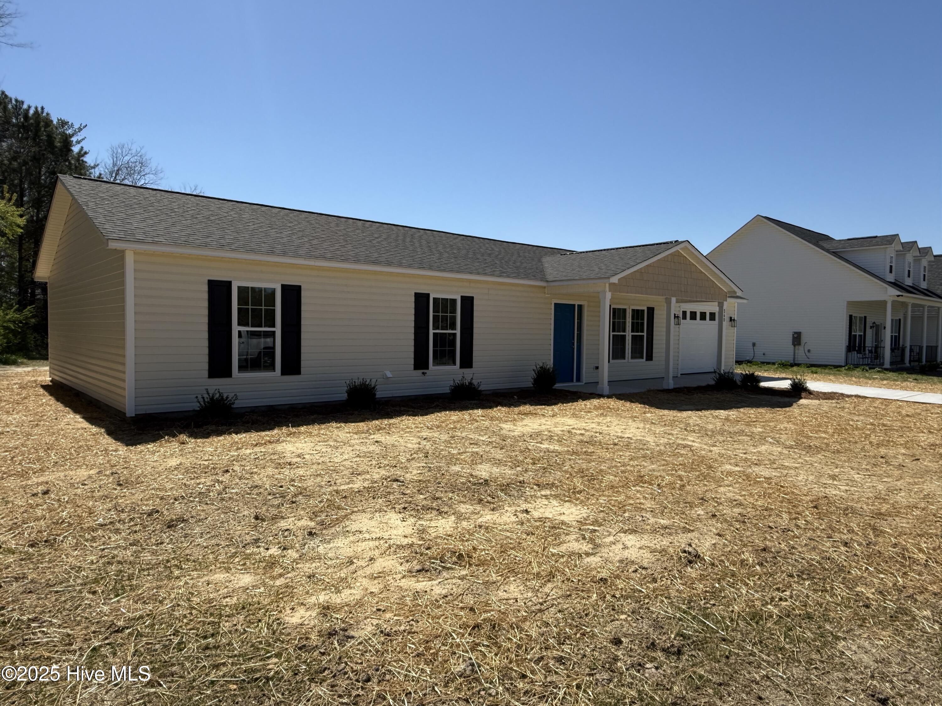 360 Oak Street Property Photo 6