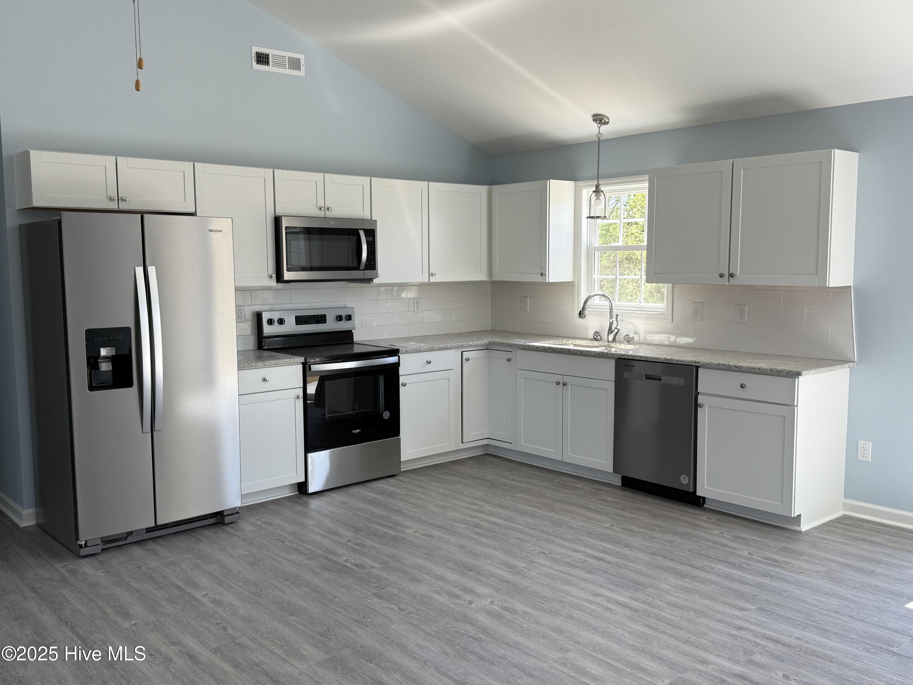 360 Oak Street Property Photo 7