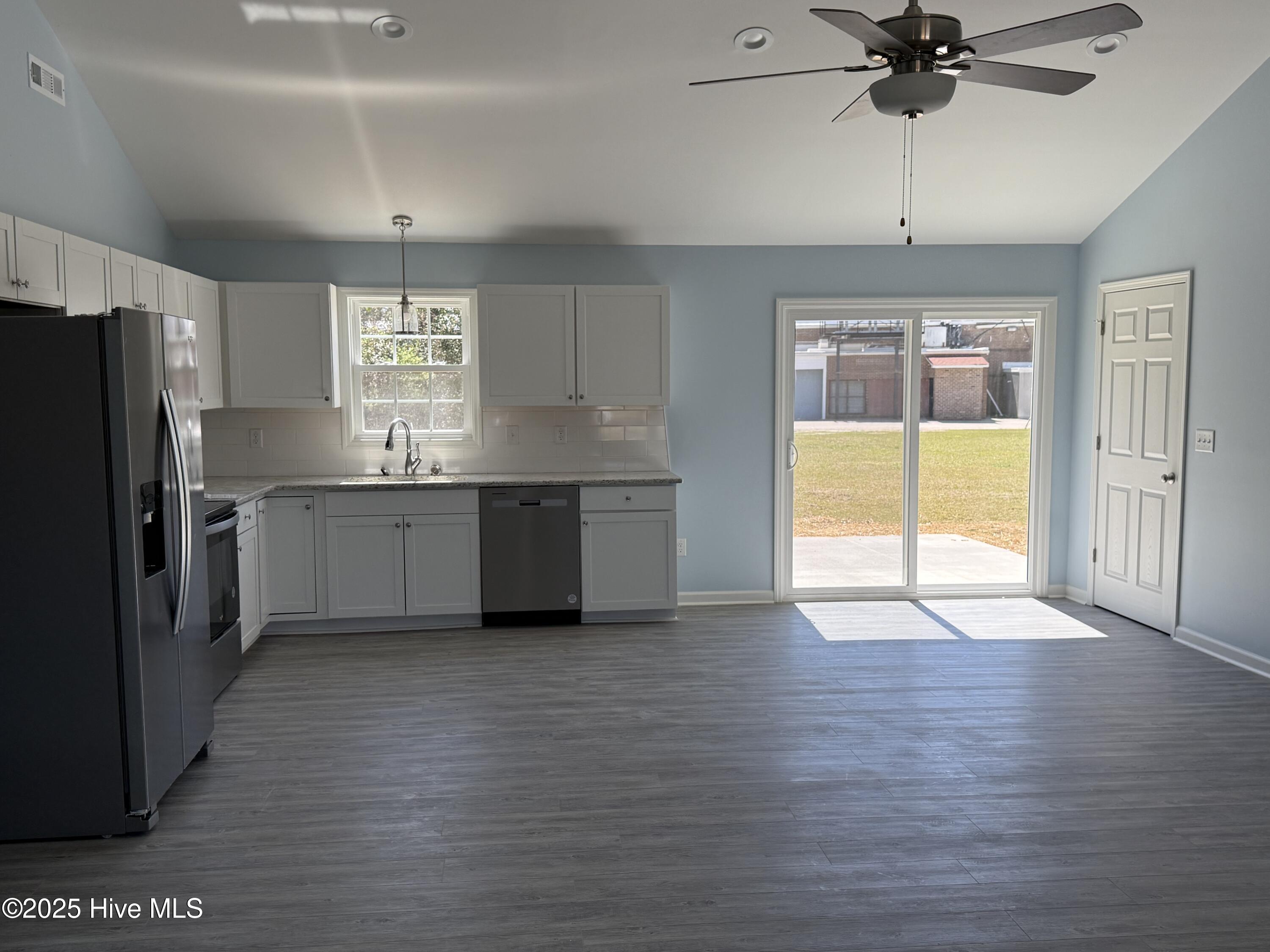 360 Oak Street Property Photo 8