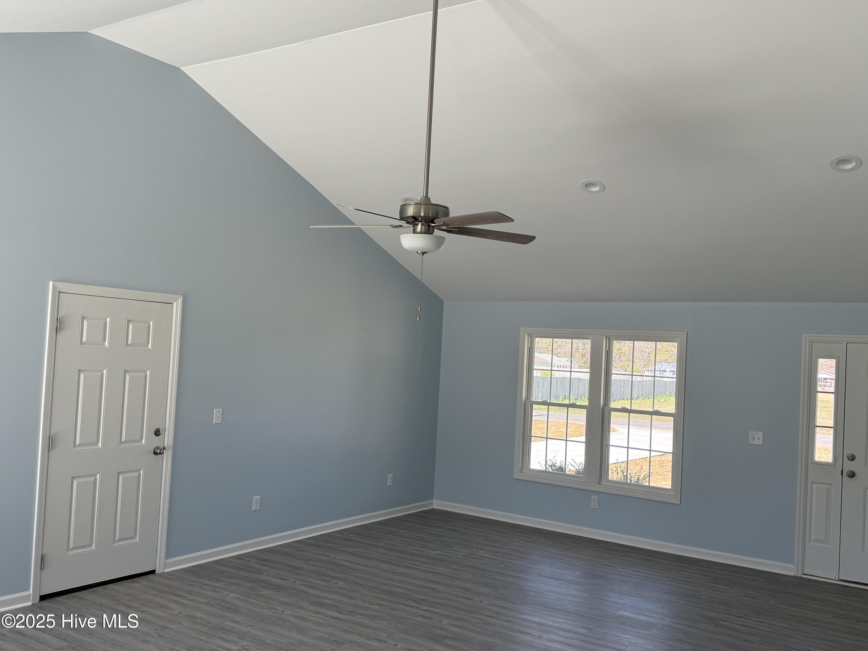 360 Oak Street Property Photo 9
