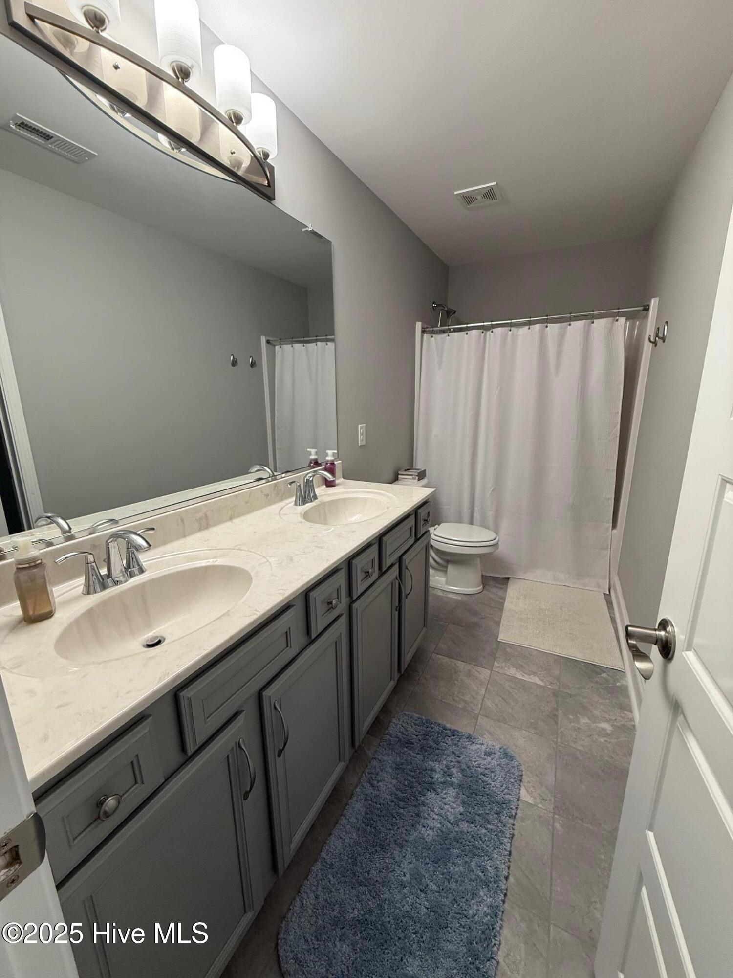 2901 Fernley Court . Property Photo 14