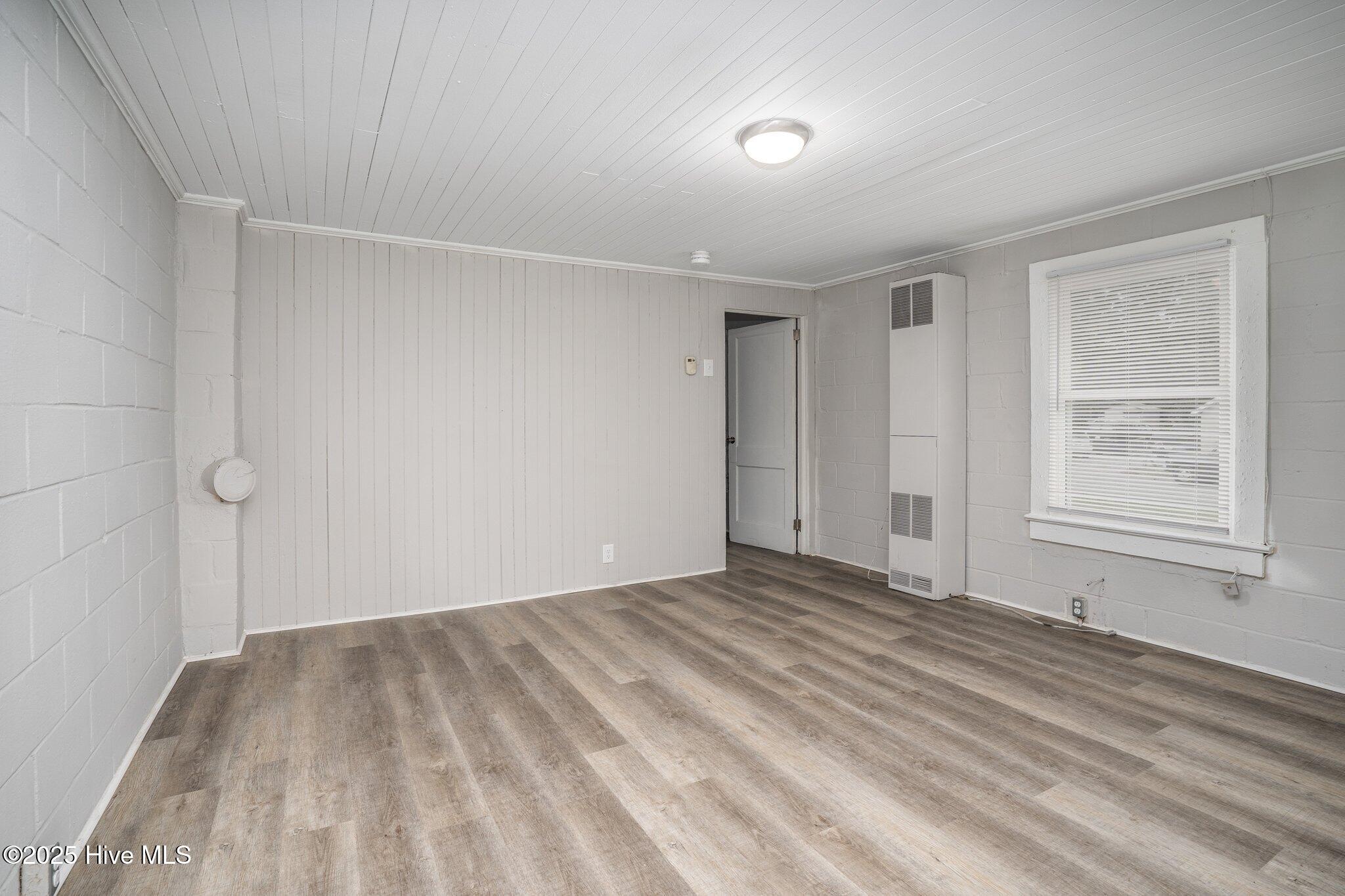 1502 Coleman Street Property Photo 2