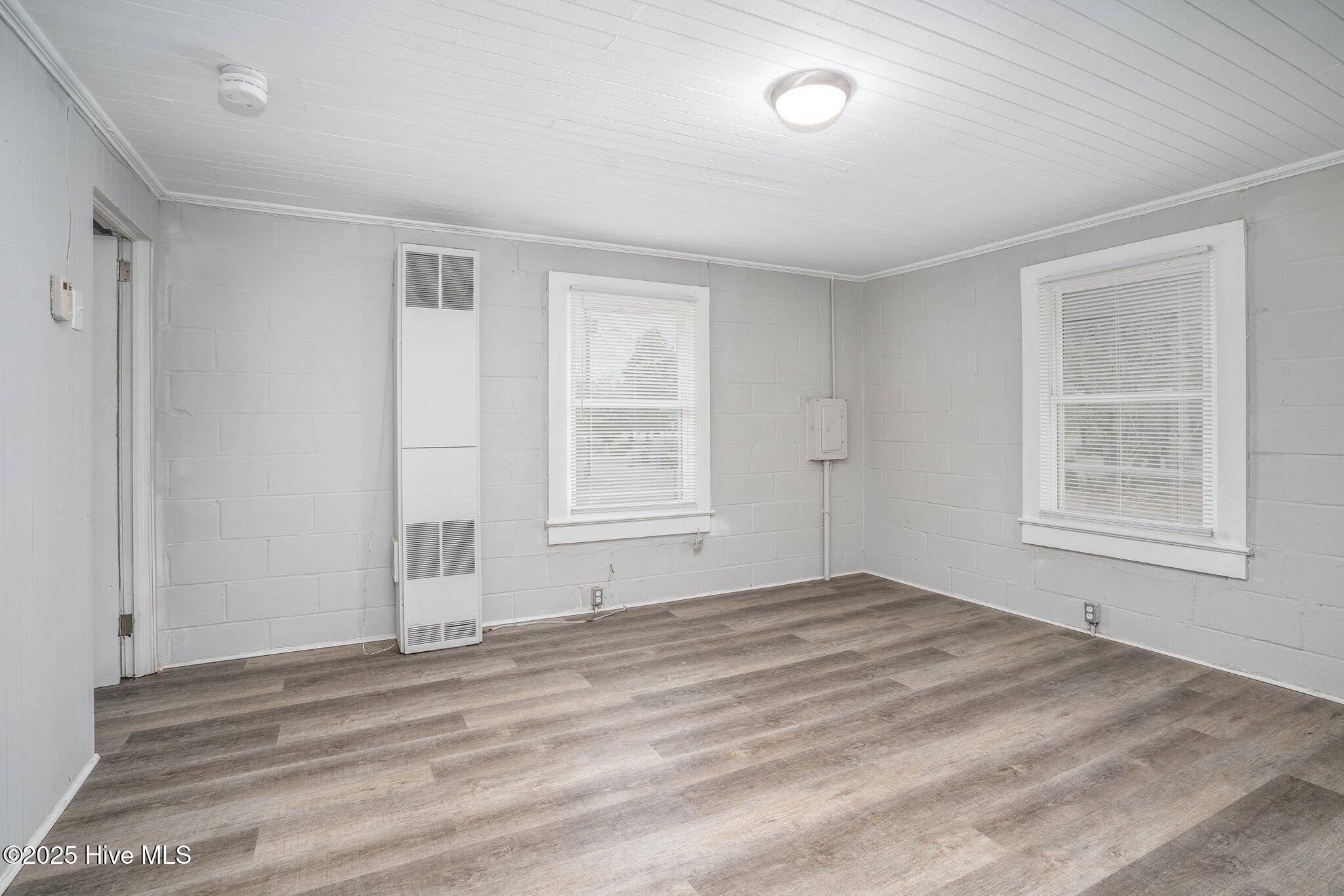 1502 Coleman Street Property Photo 3