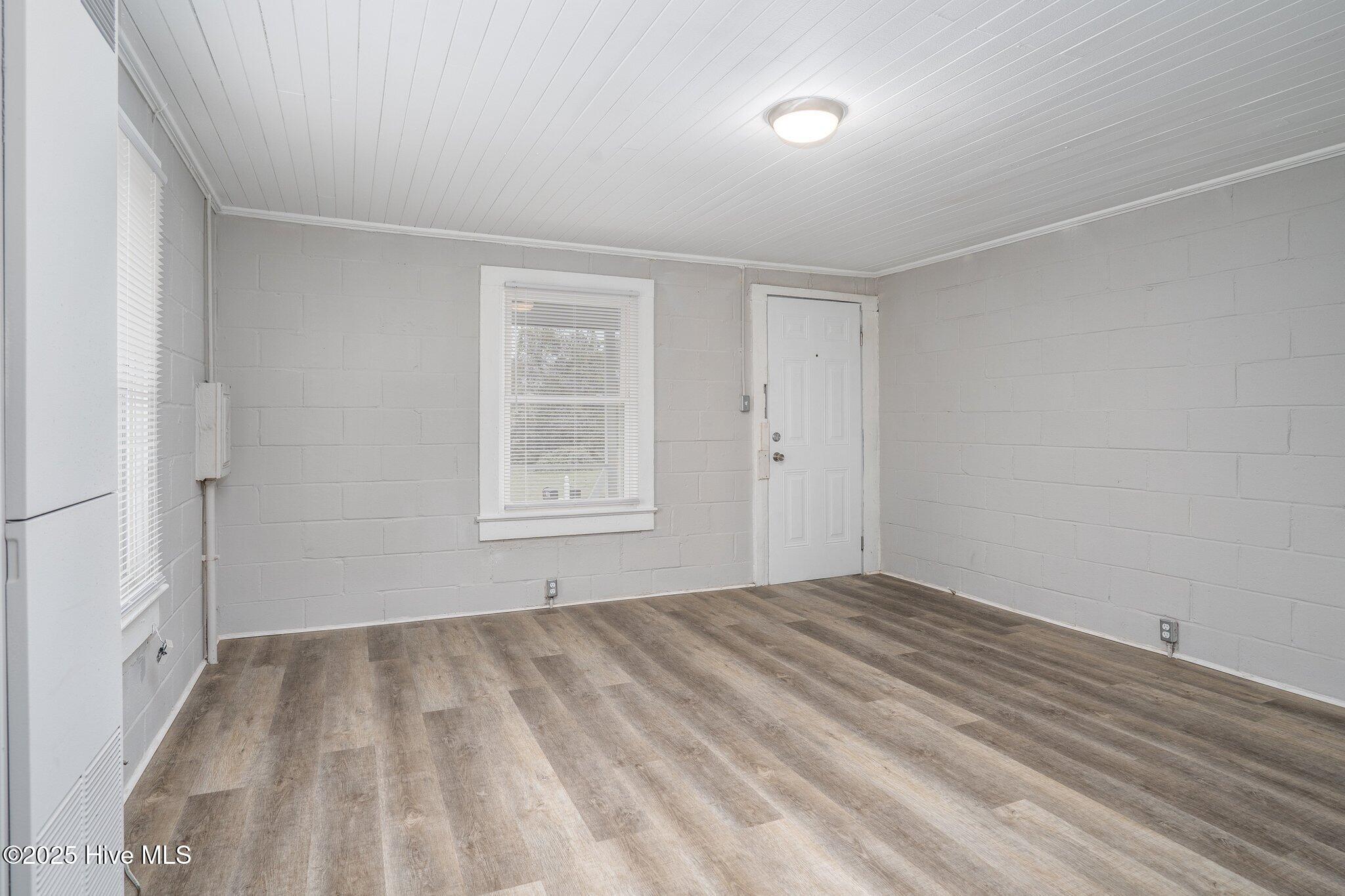 1502 Coleman Street Property Photo 4