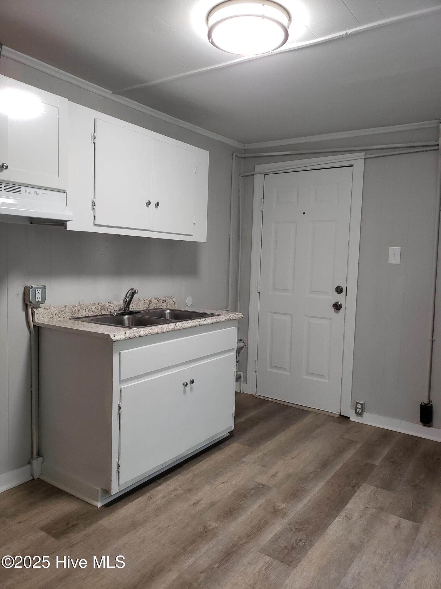 1504 Coleman Street Property Photo 4