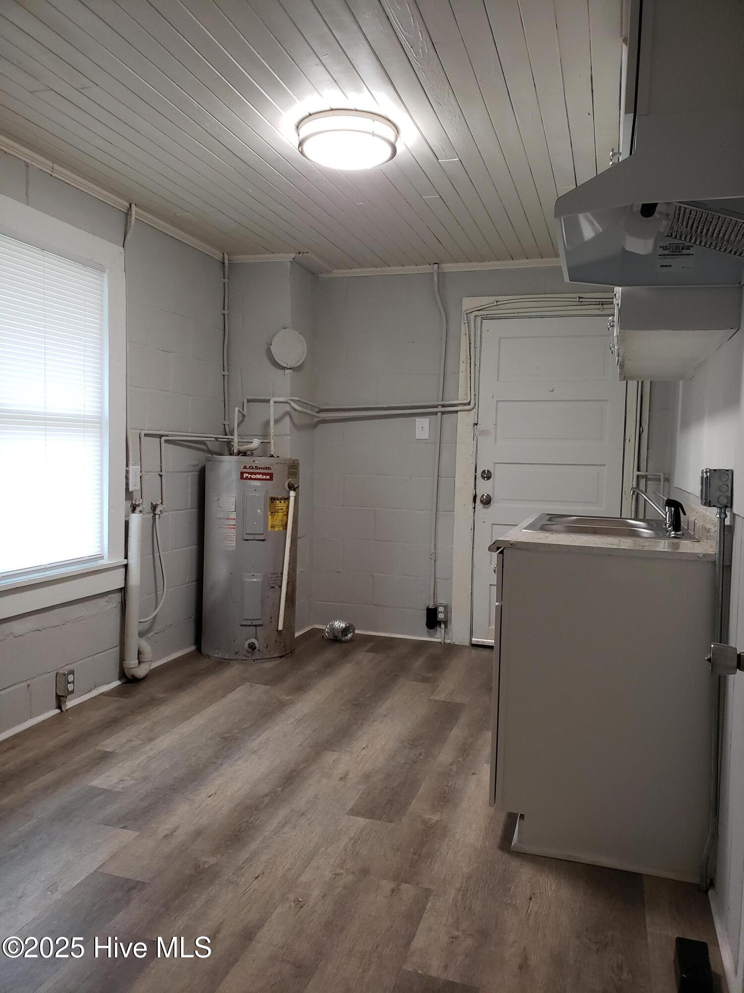 1504 Coleman Street Property Photo 7