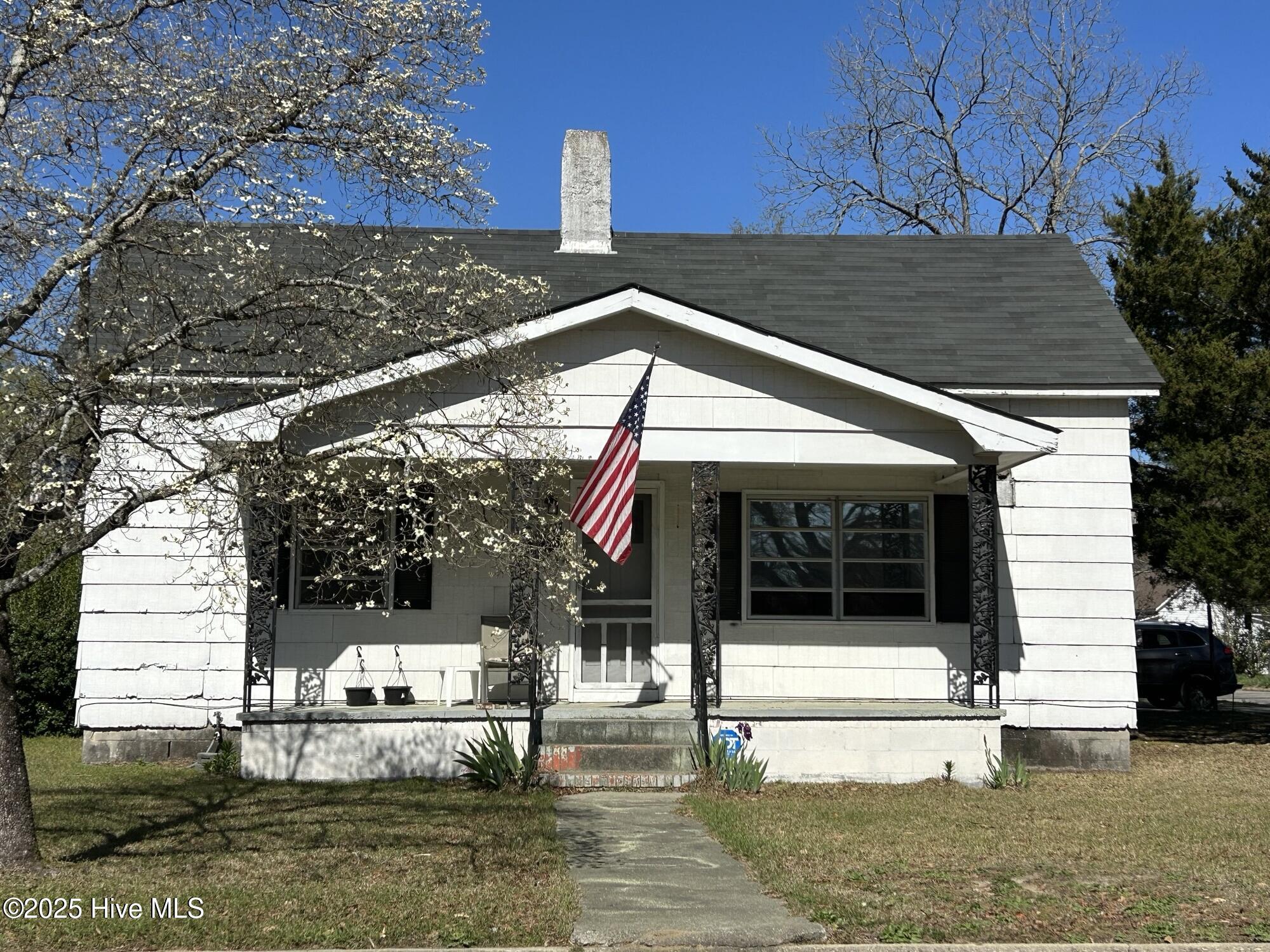 201 2nd Street Property Photo 1