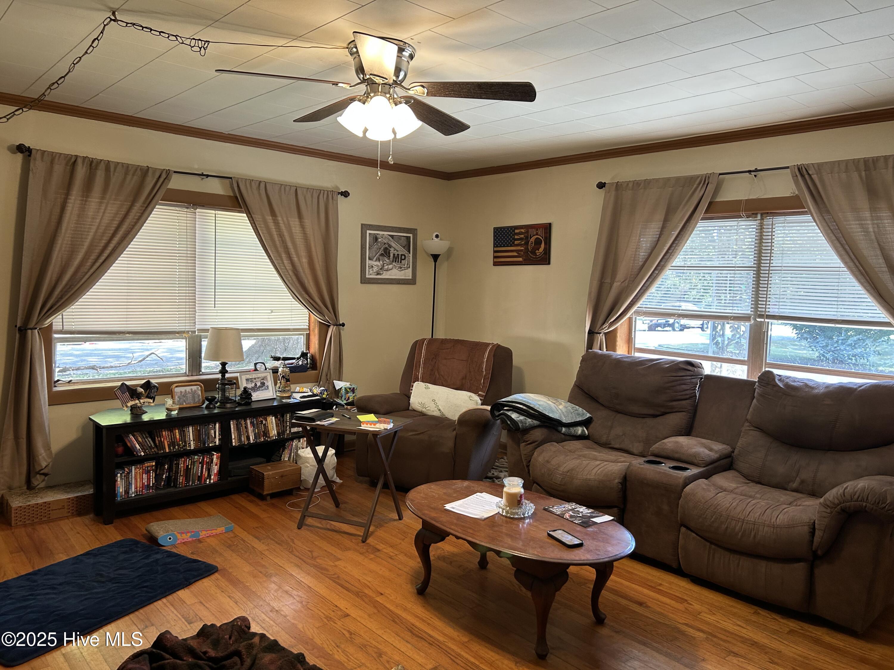 201 2nd Street Property Photo 2