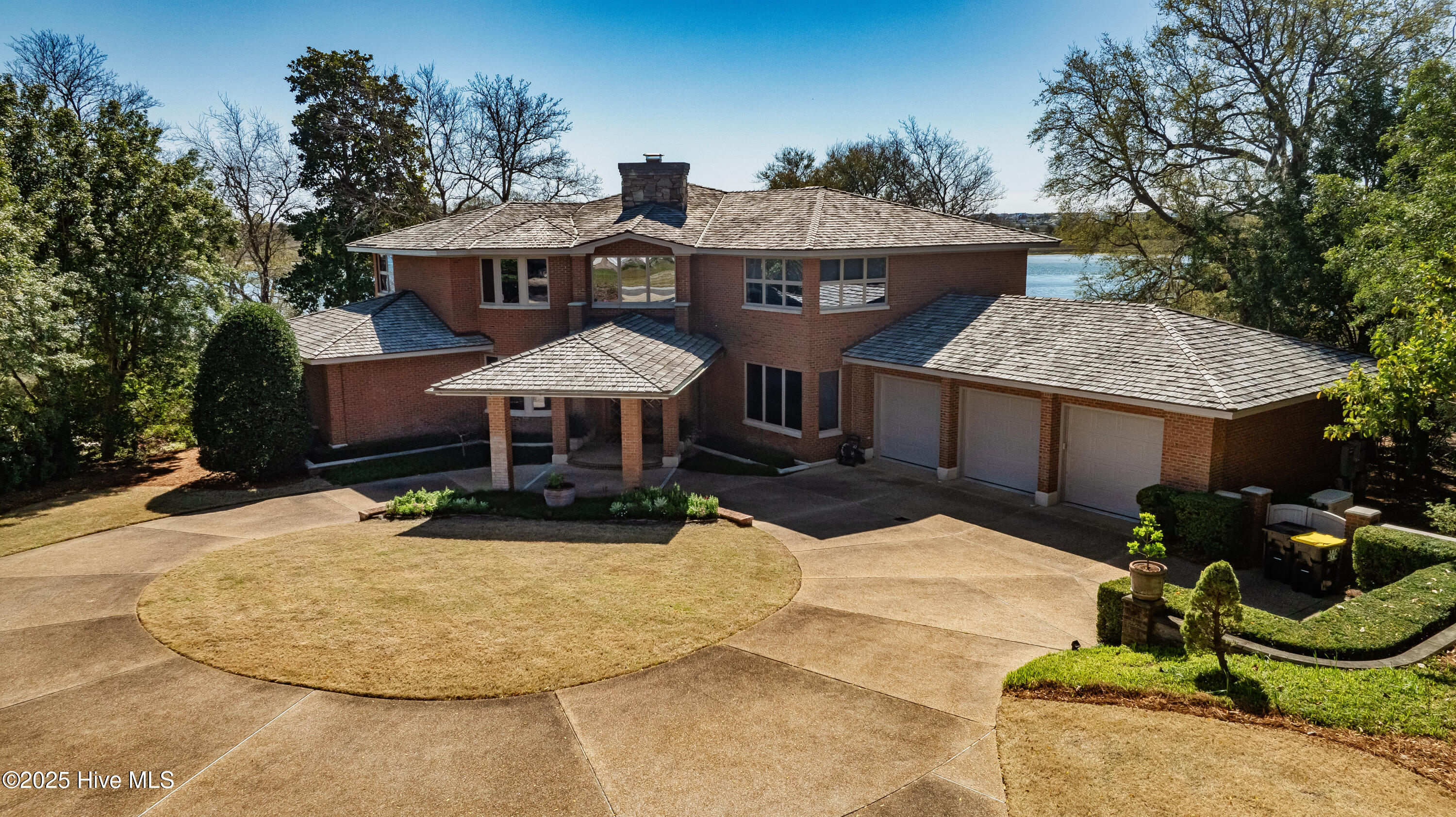 1409 Landfall Drive Property Photo 1