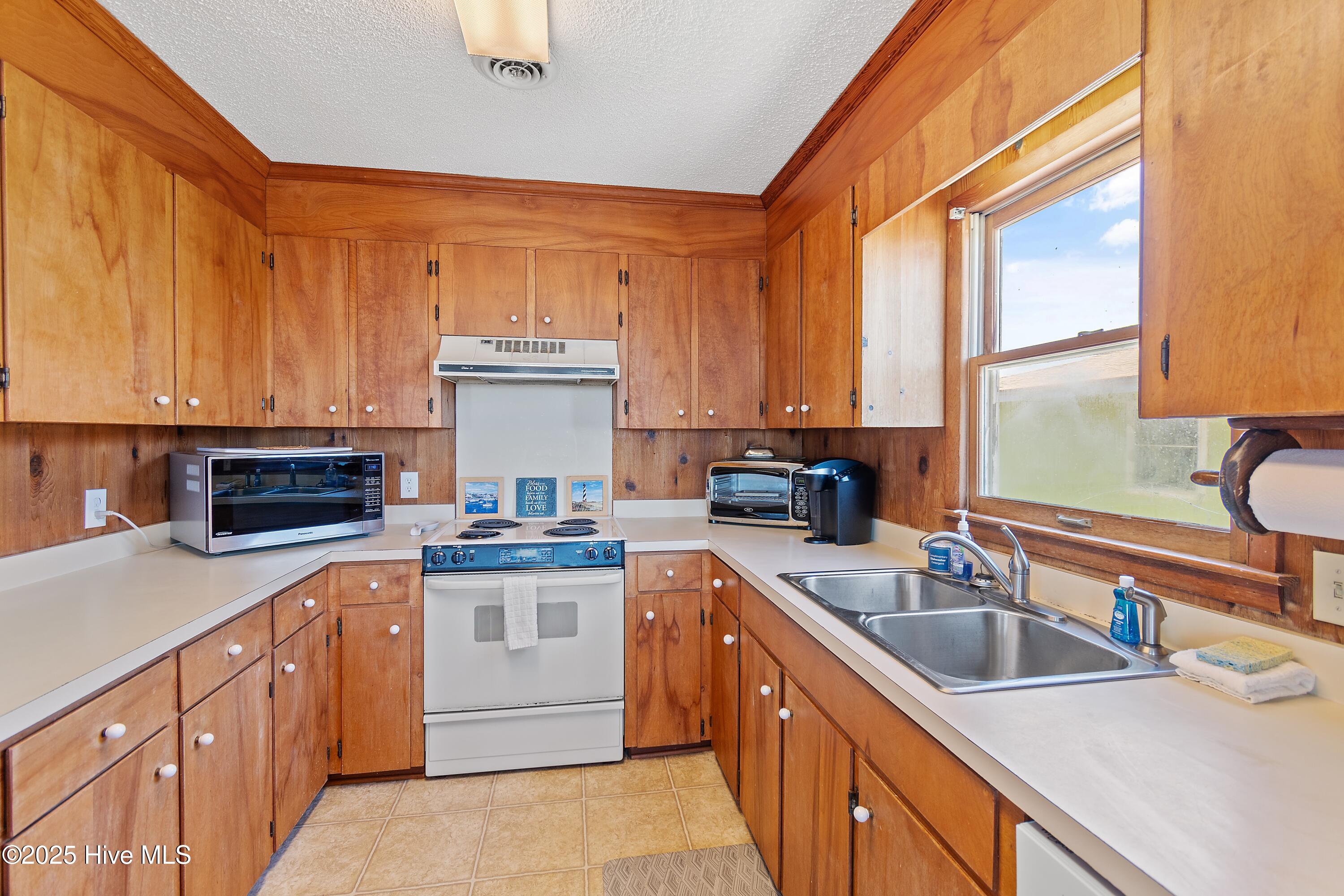 1097 Ocean Boulevard W Property Photo 24