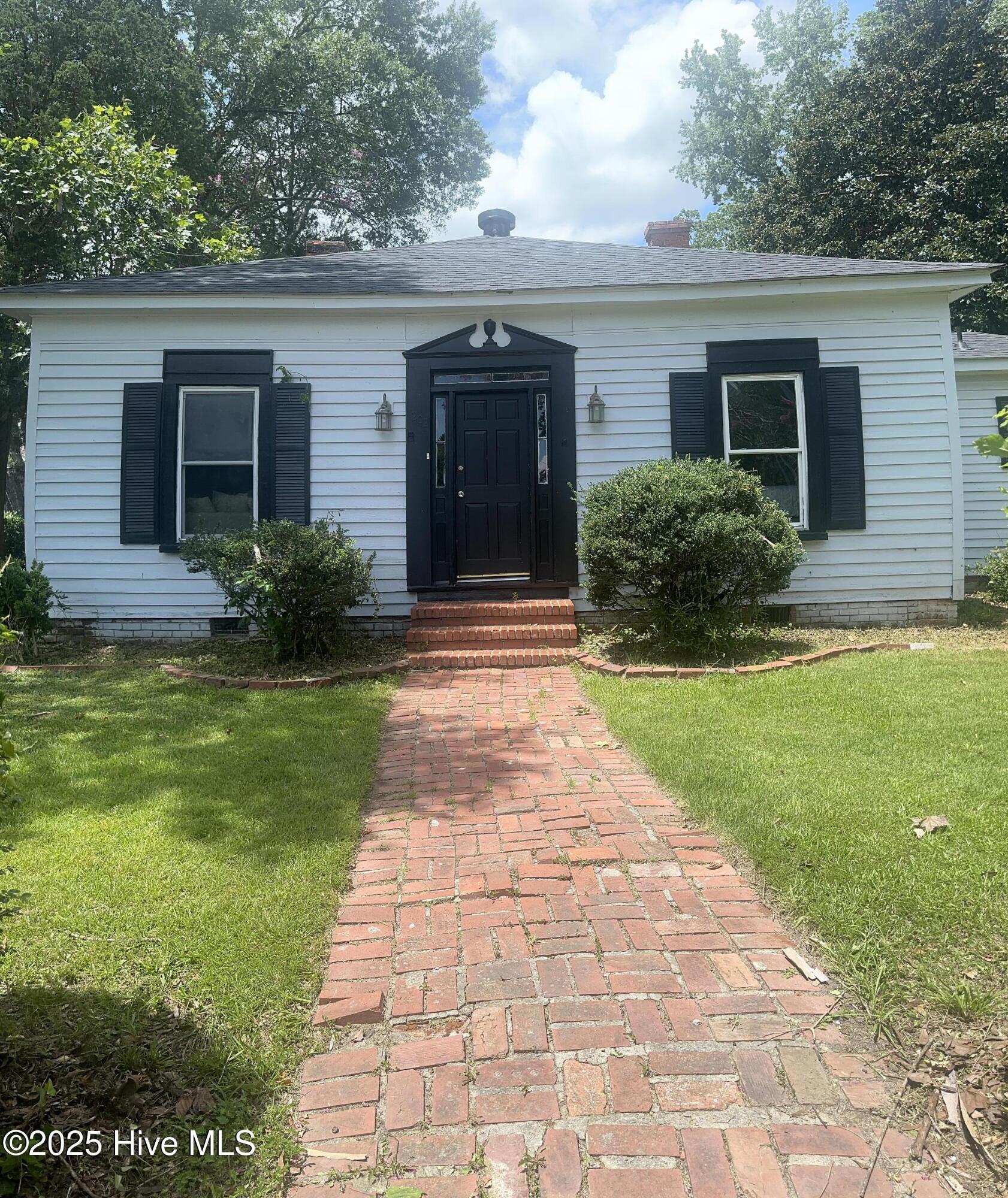1202 N Bonner Street Property Photo 1