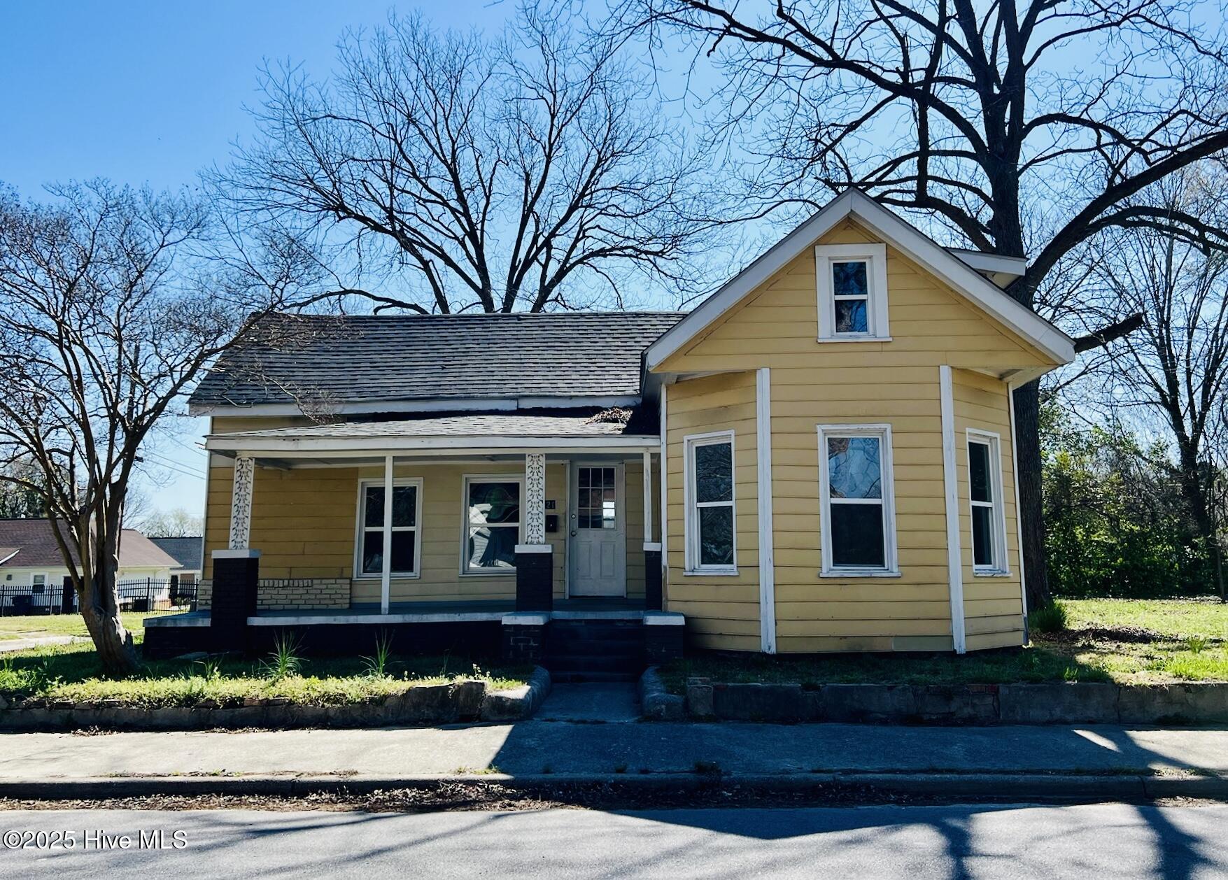 121 N Tillery Street Property Photo