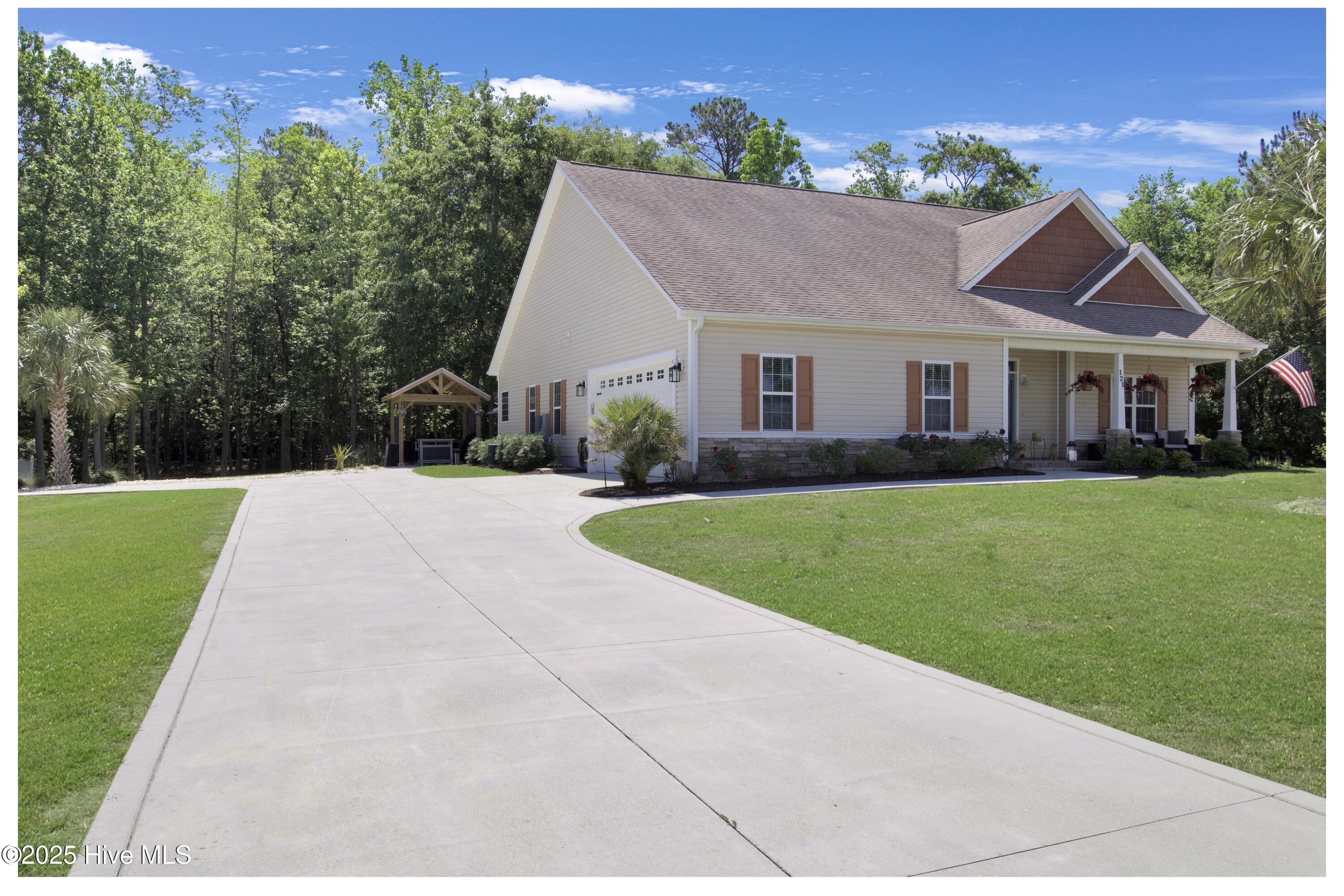 121 Deepwater Drive Property Photo
