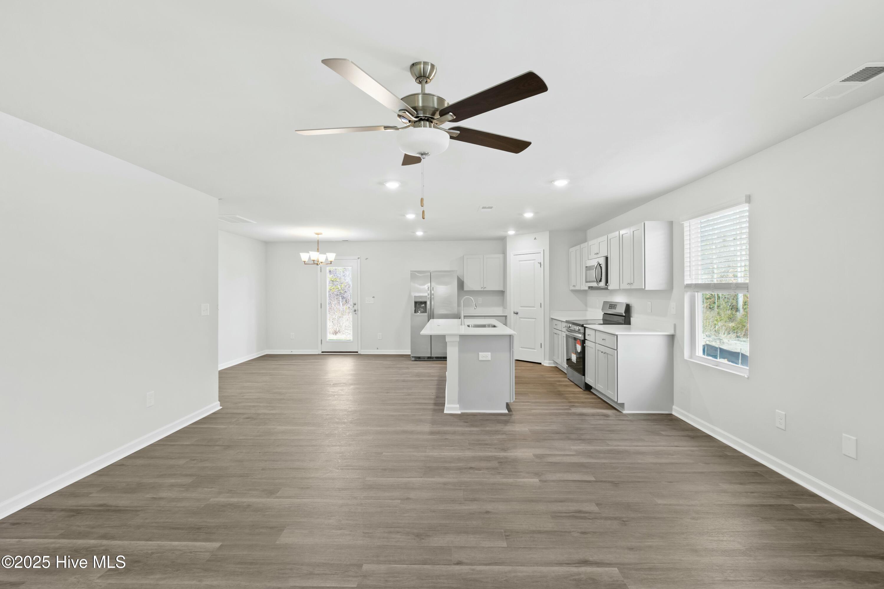 520 Sandy Hollow Drive Property Photo 3