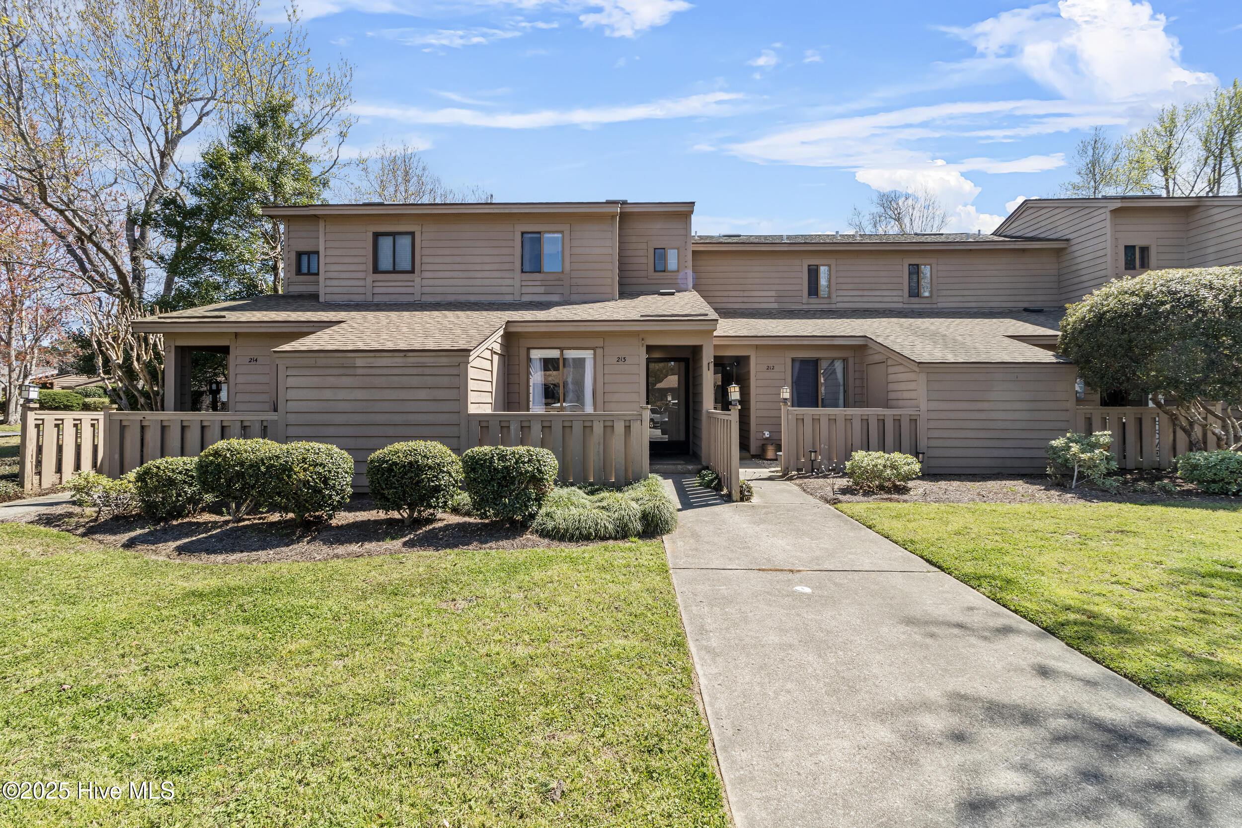 213 Saint Luke Court Property Photo