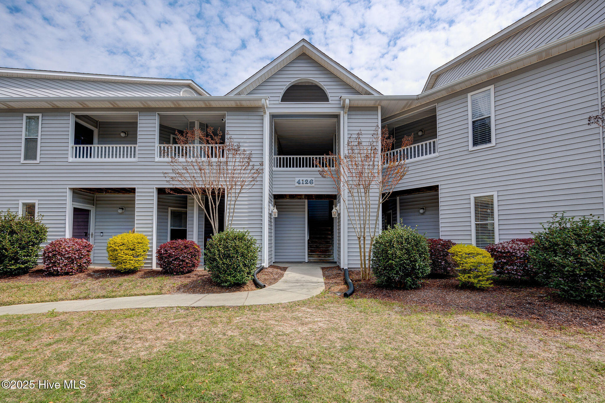 Breezewood Condominiums Real Estate Listings Main Image